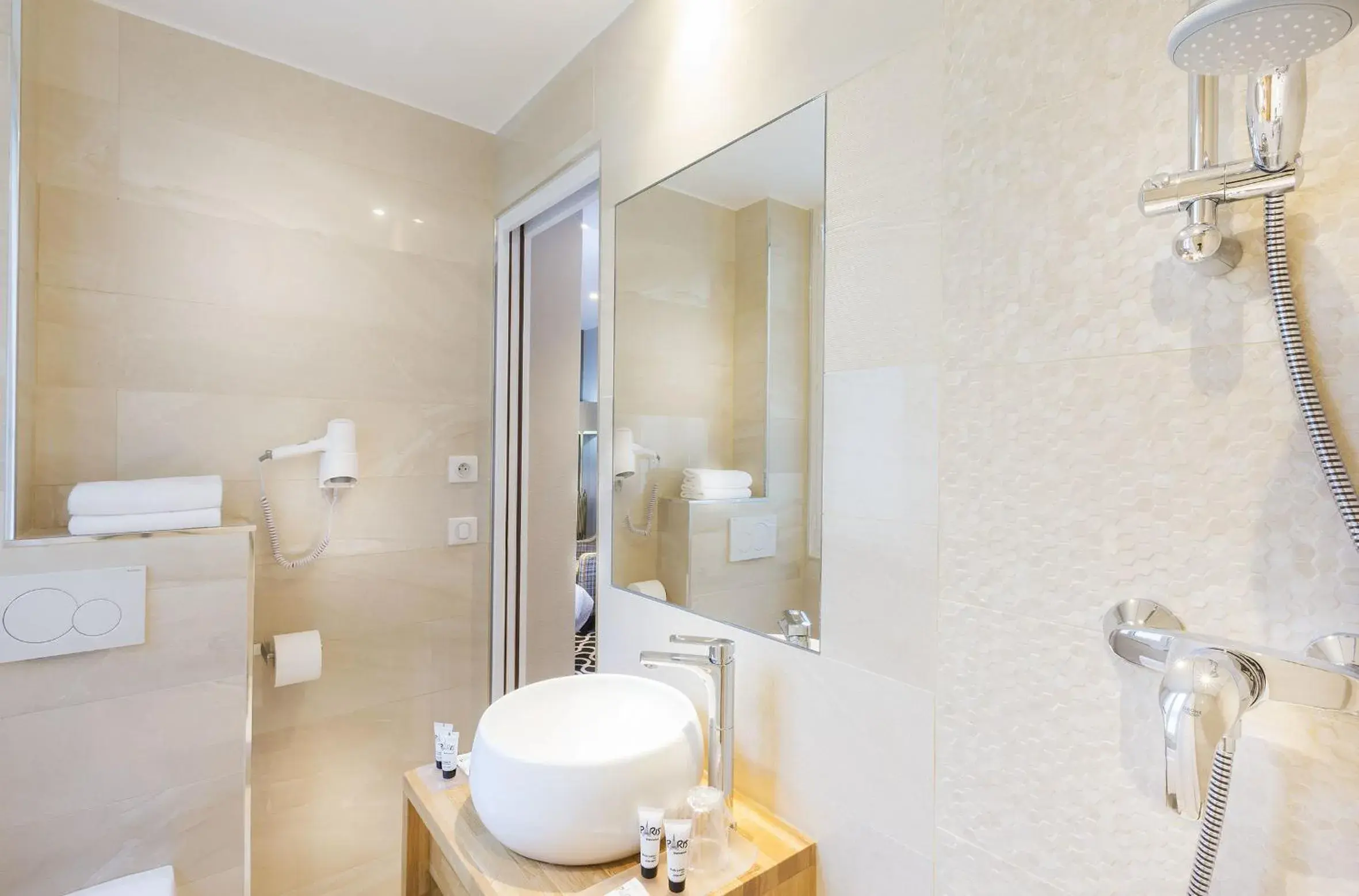 Bathroom in Hotel International Paris