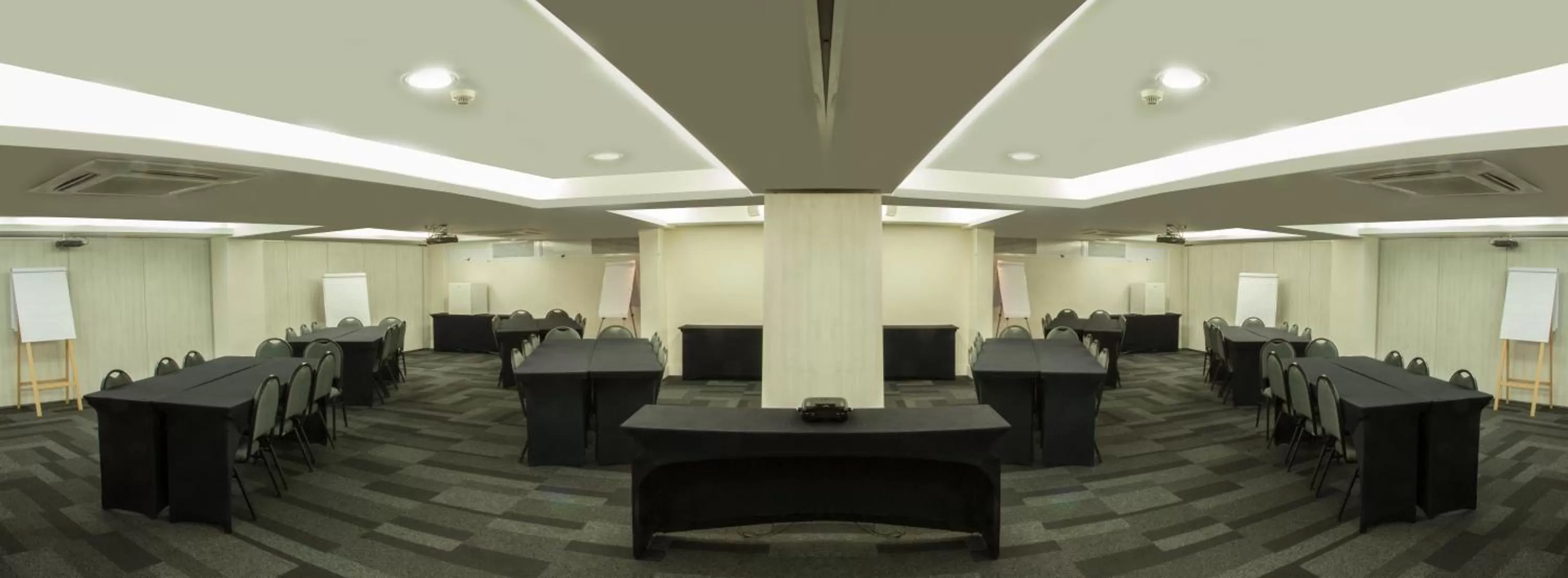 Meeting/conference room in Hotel WZ Jardins