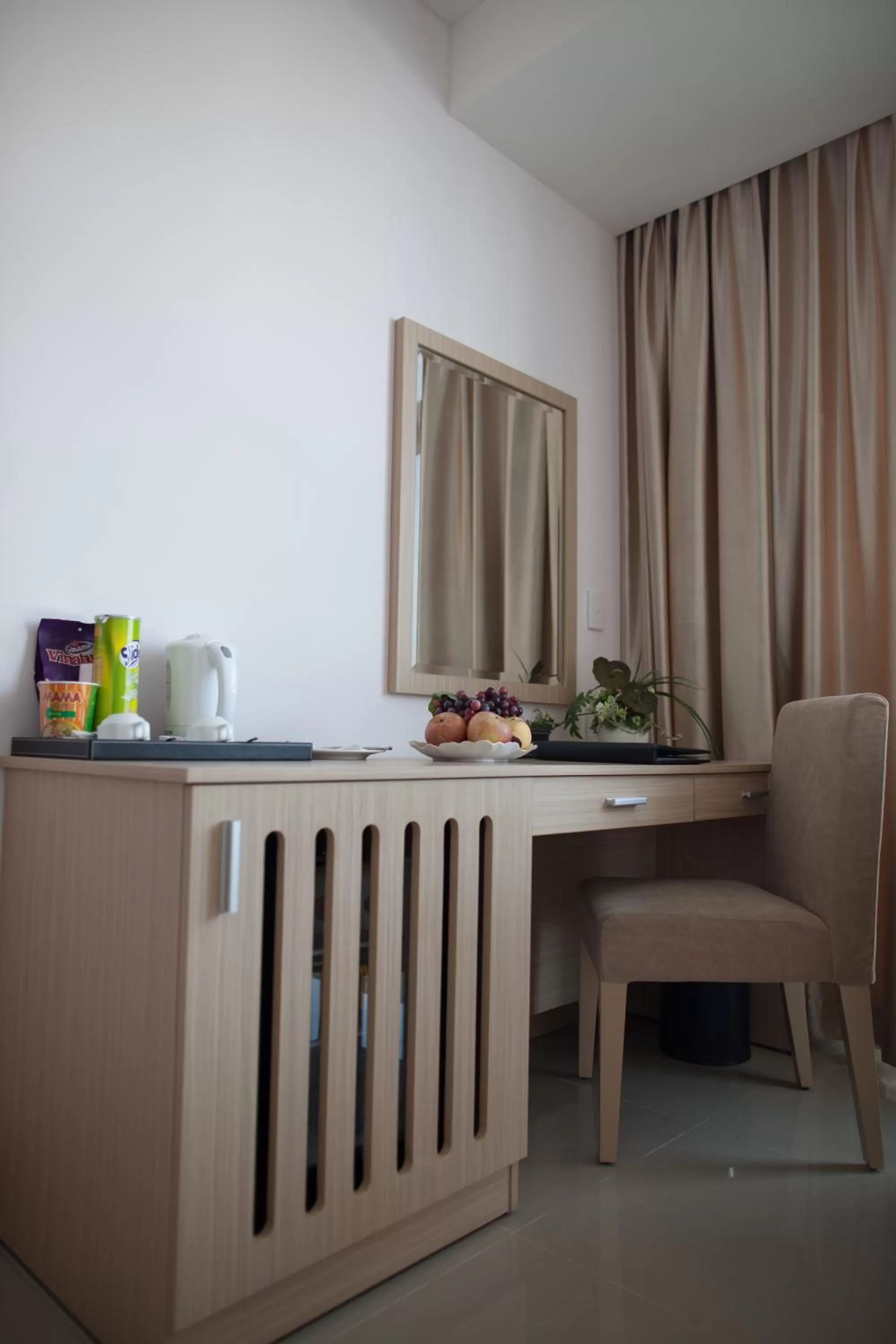 Coffee/tea facilities, TV/Entertainment Center in River Hotel