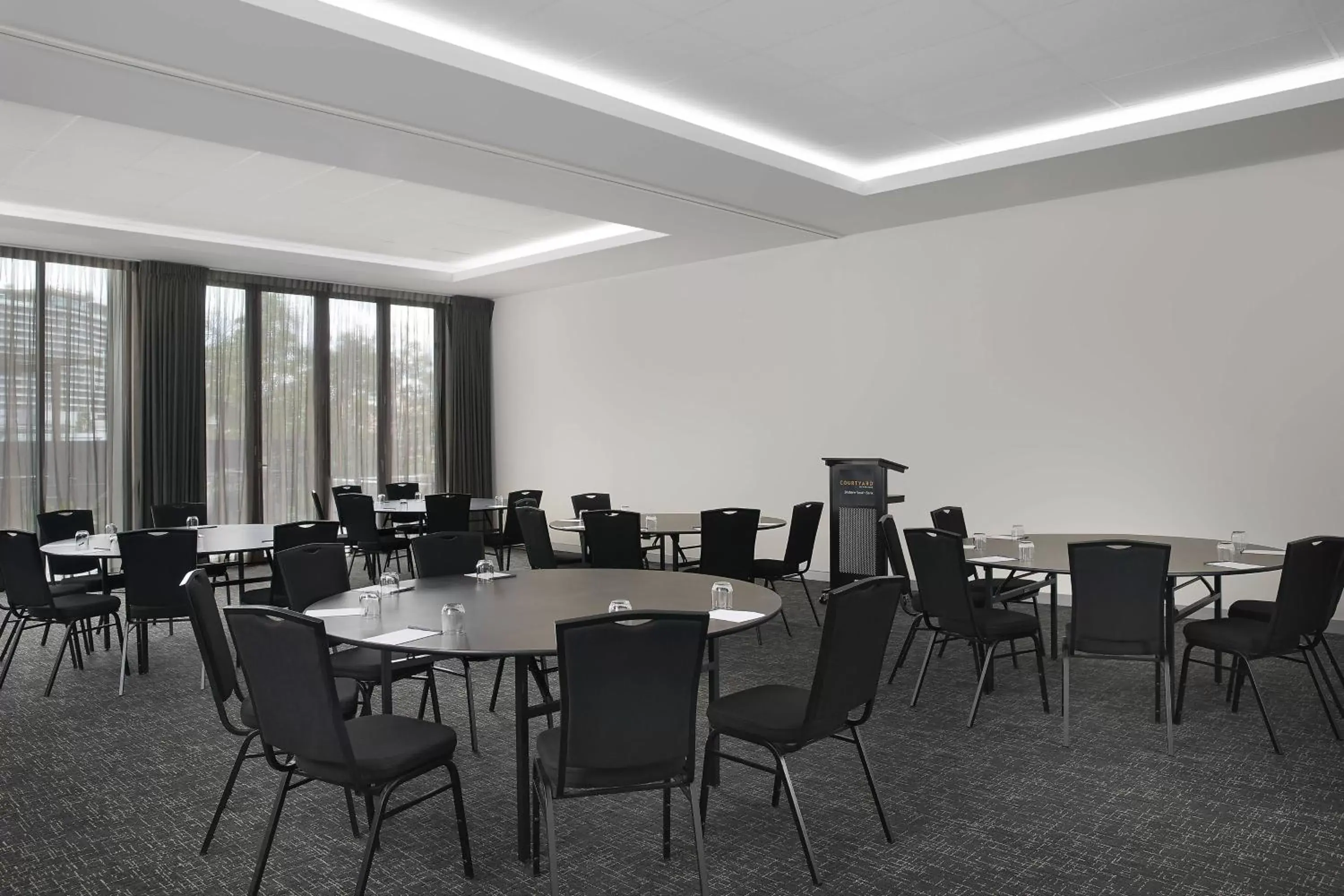 Meeting/conference room, Restaurant/Places to Eat in Courtyard by Marriott Brisbane South Bank