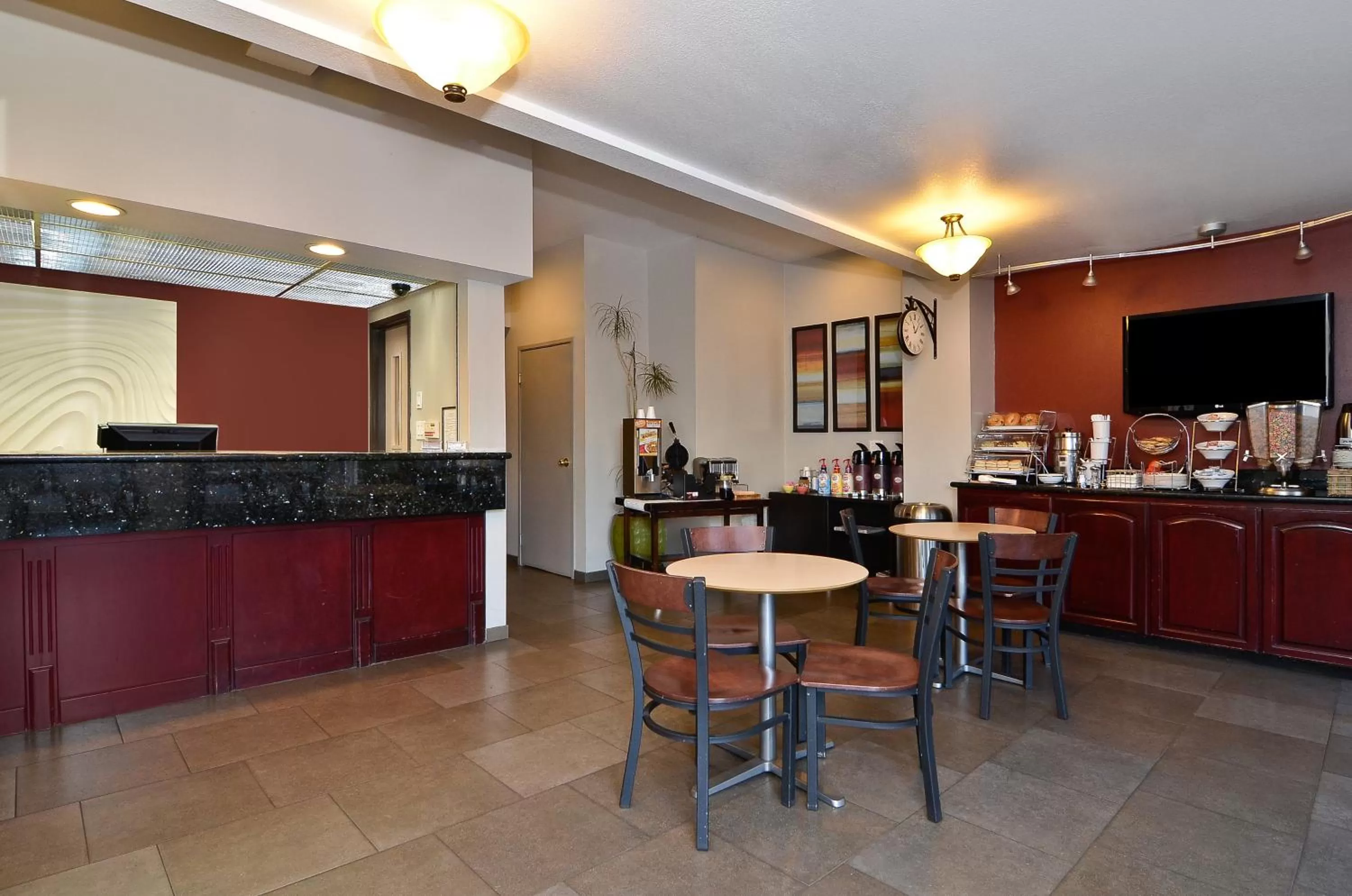 Restaurant/places to eat in Clackamas Inn and Suites