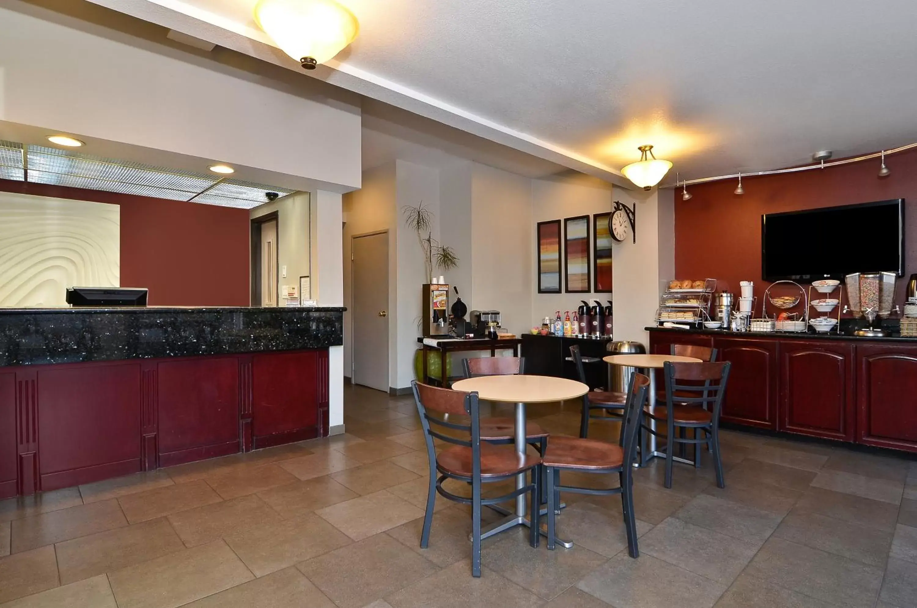 Restaurant/places to eat in Clackamas Inn and Suites Restaurant/places to eat in Clackamas Inn and Suites