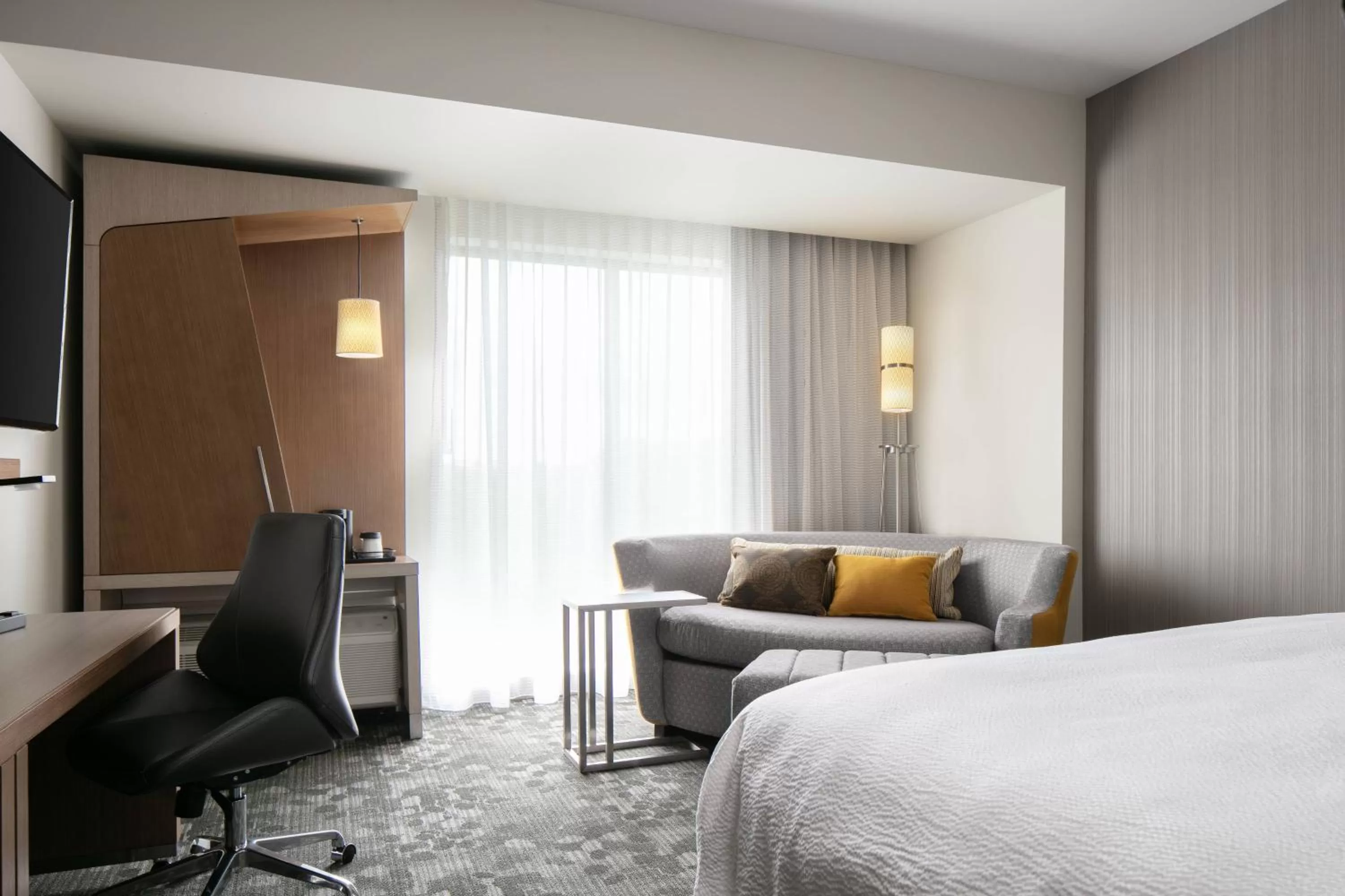 Guest room, 1 King, Sofa bed, City view in Courtyard Sioux City Downtown/Convention Center