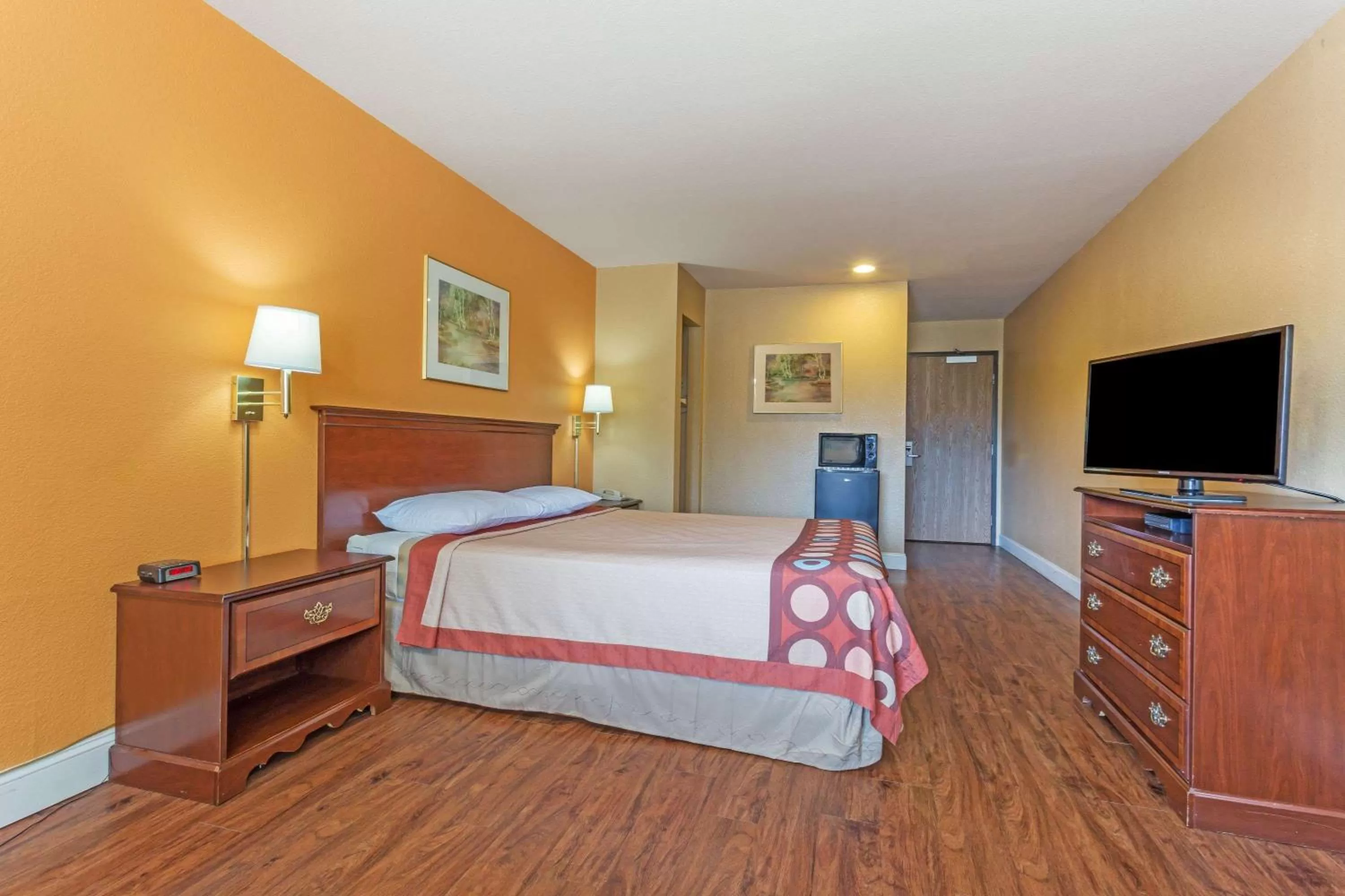 On site, Bed in Harvest Inn Dixon UC Davis