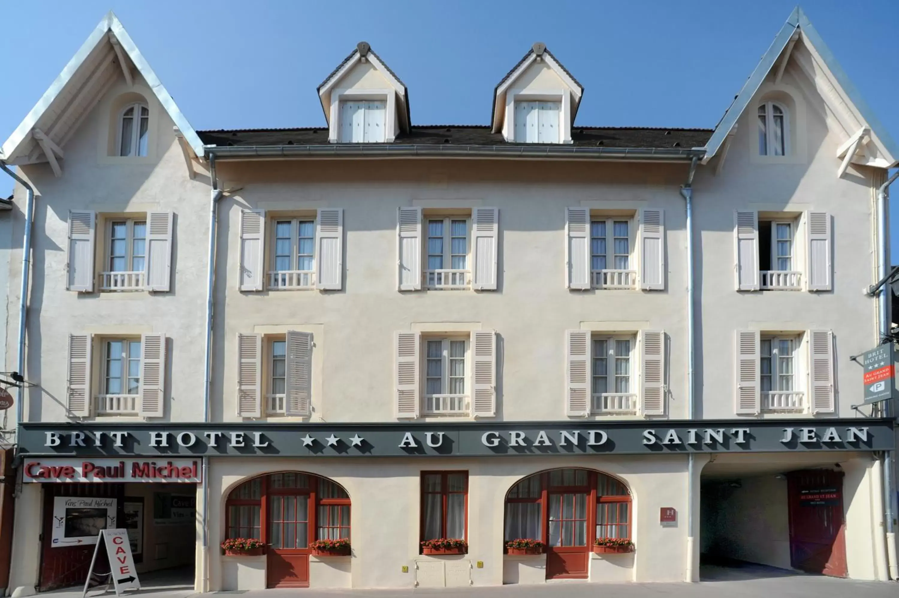 Facade/entrance, Property Building in Hotel au Grand Saint Jean