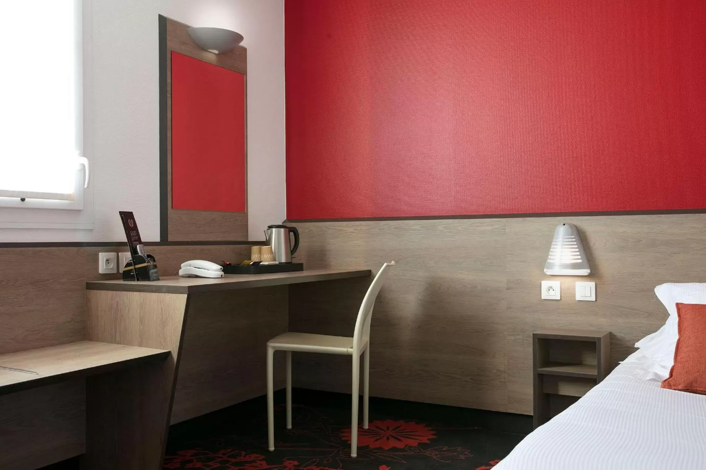 Photo of the whole room, Bed in Hotel Clermont Estaing Photo of the whole room, Bed in Hotel Clermont Estaing