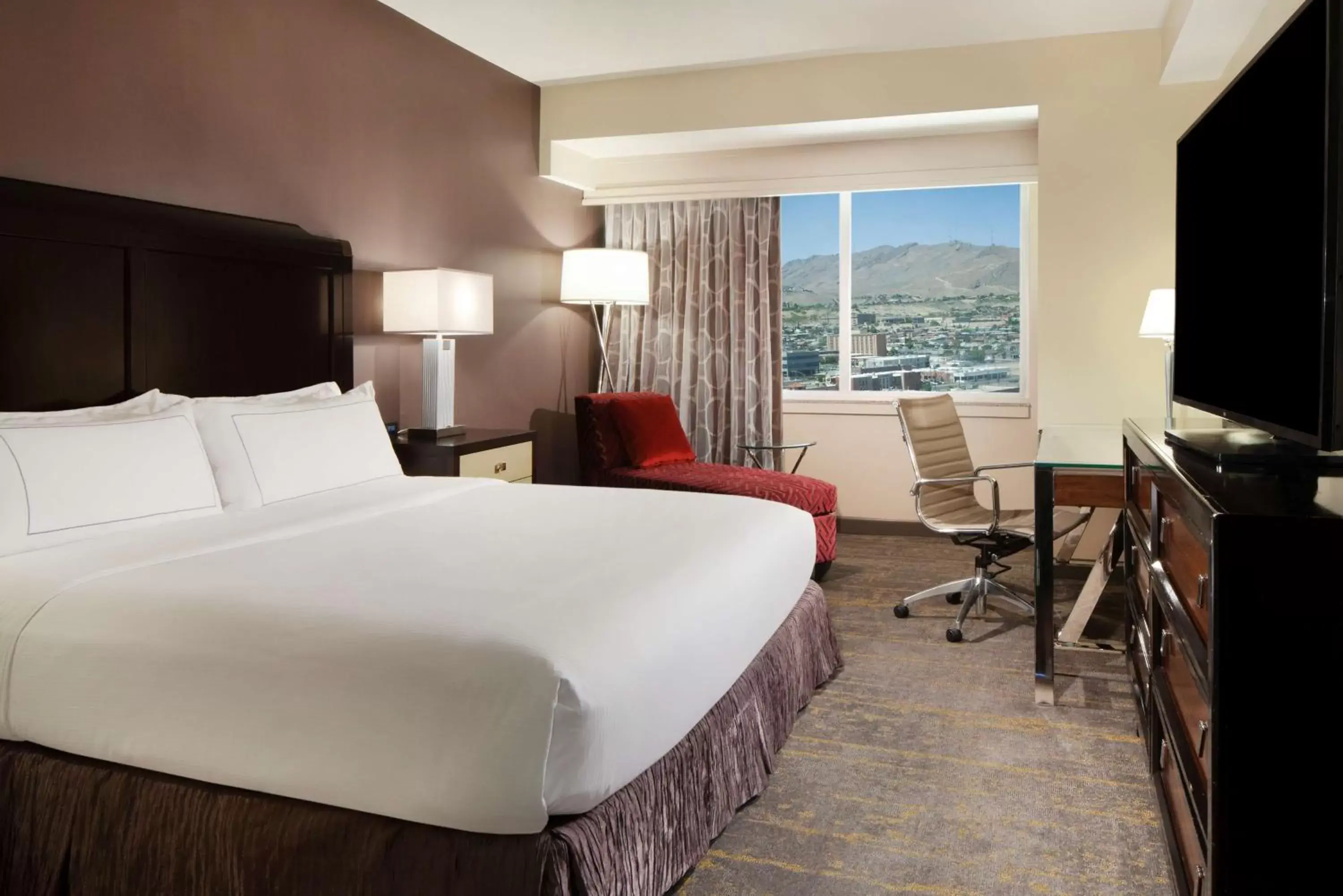 Bedroom, Bed in DoubleTree by Hilton El Paso Downtown