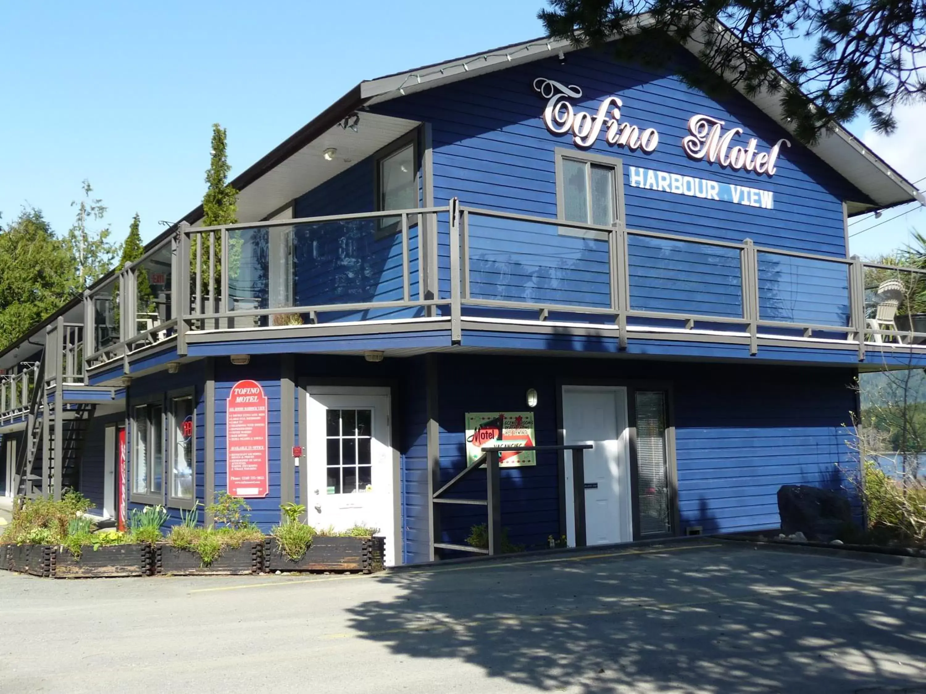 Facade/entrance, Property Building in Tofino Motel Harborview