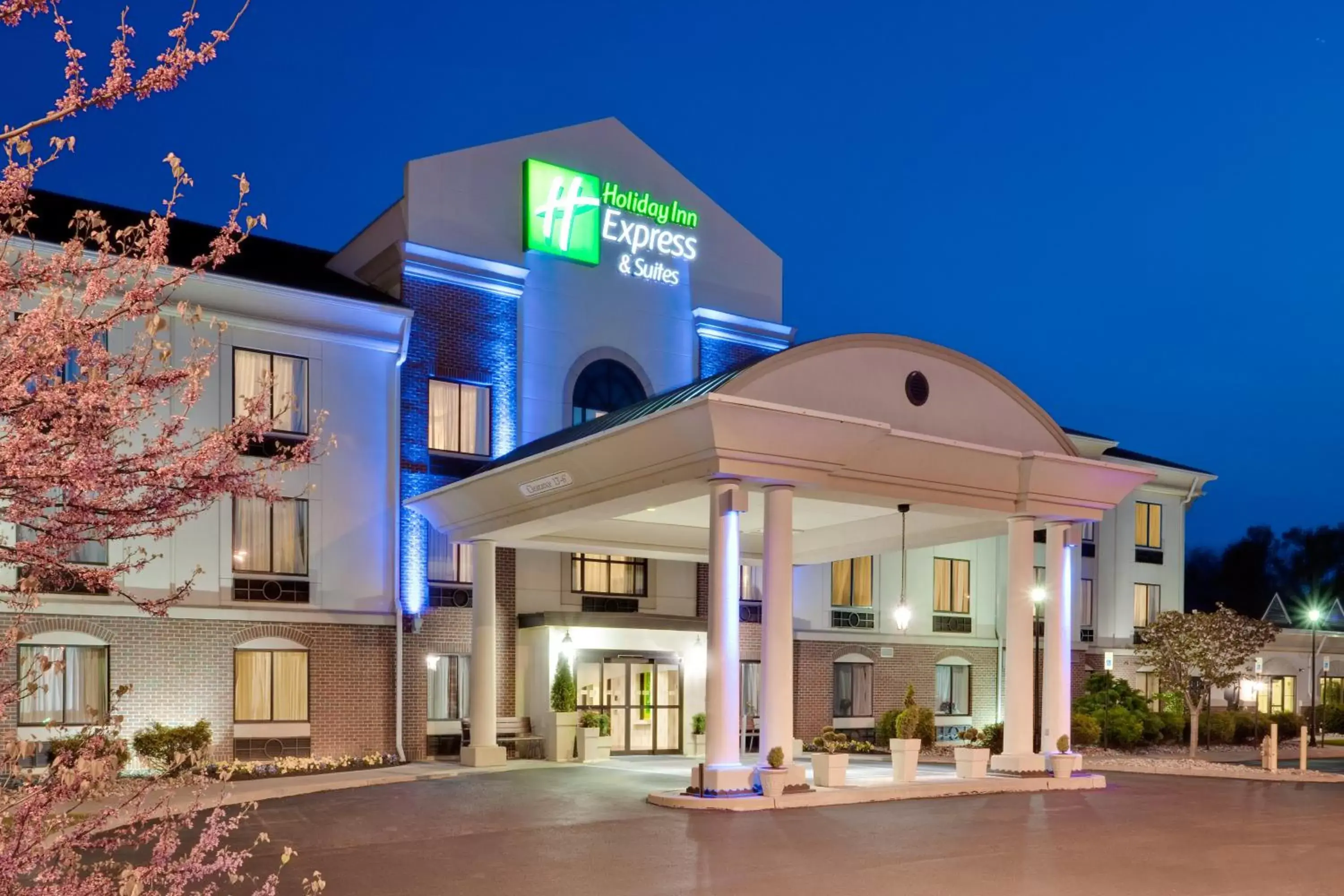 Property building in Holiday Inn Express Hotel & Suites Easton, an IHG Hotel