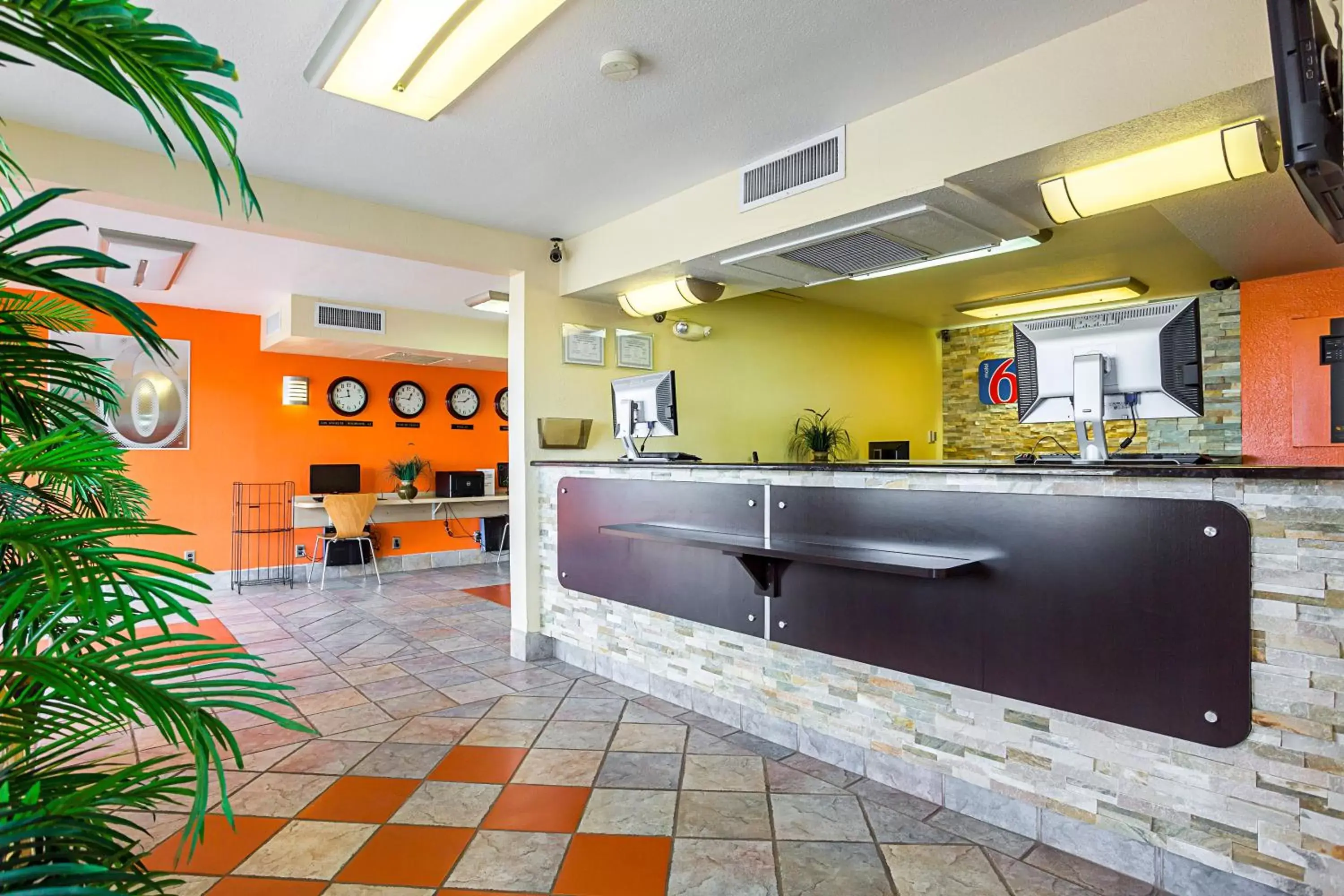 Lobby or reception, Lounge/Bar in Motel 6-Holbrook, AZ