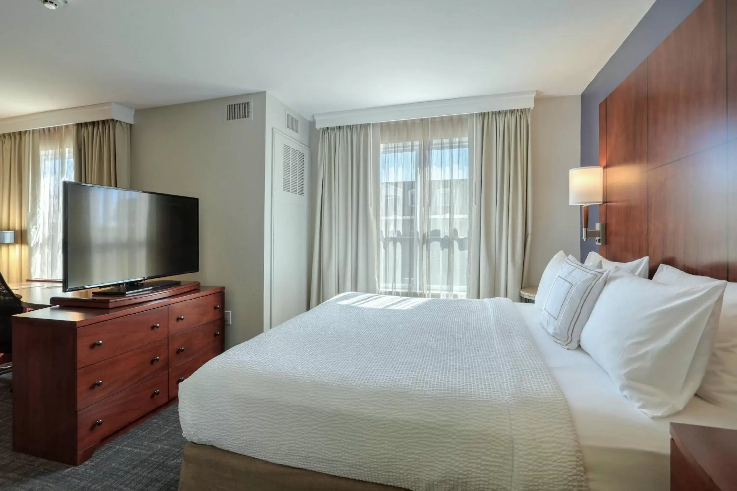 Photo of the whole room, Bed in Residence Inn by Marriott Woodbridge Edison/Raritan Center
