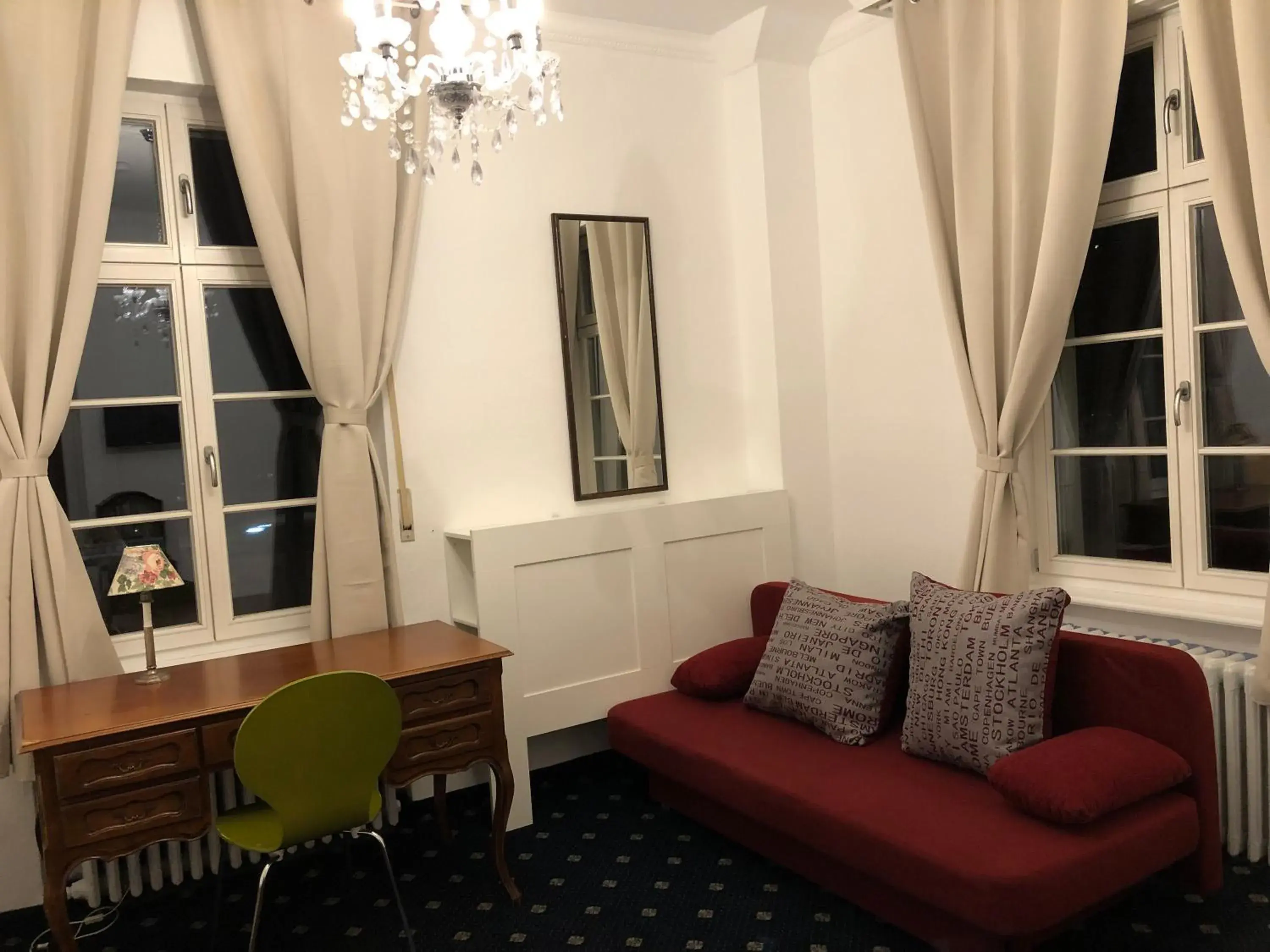 Bedroom, Seating Area in Hotel Galleria Munich