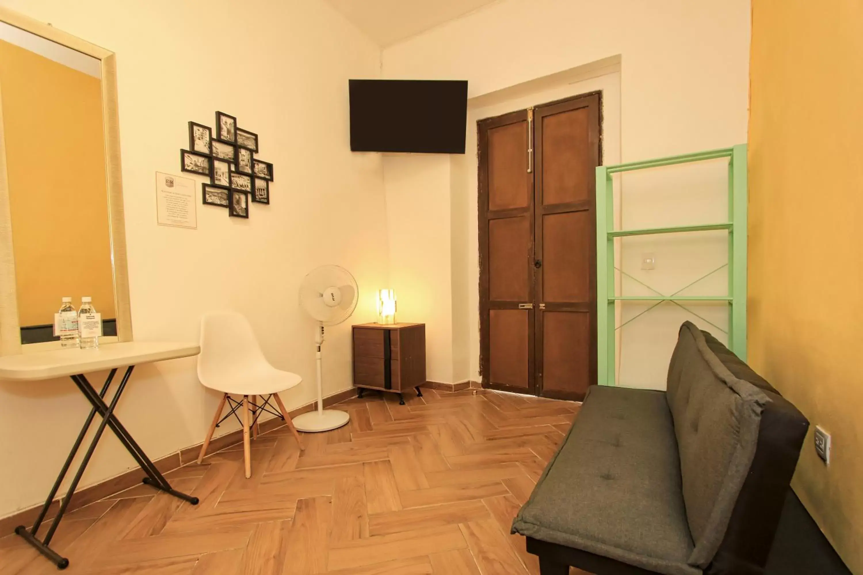 Bedroom, Seating Area in Hotel Universidad