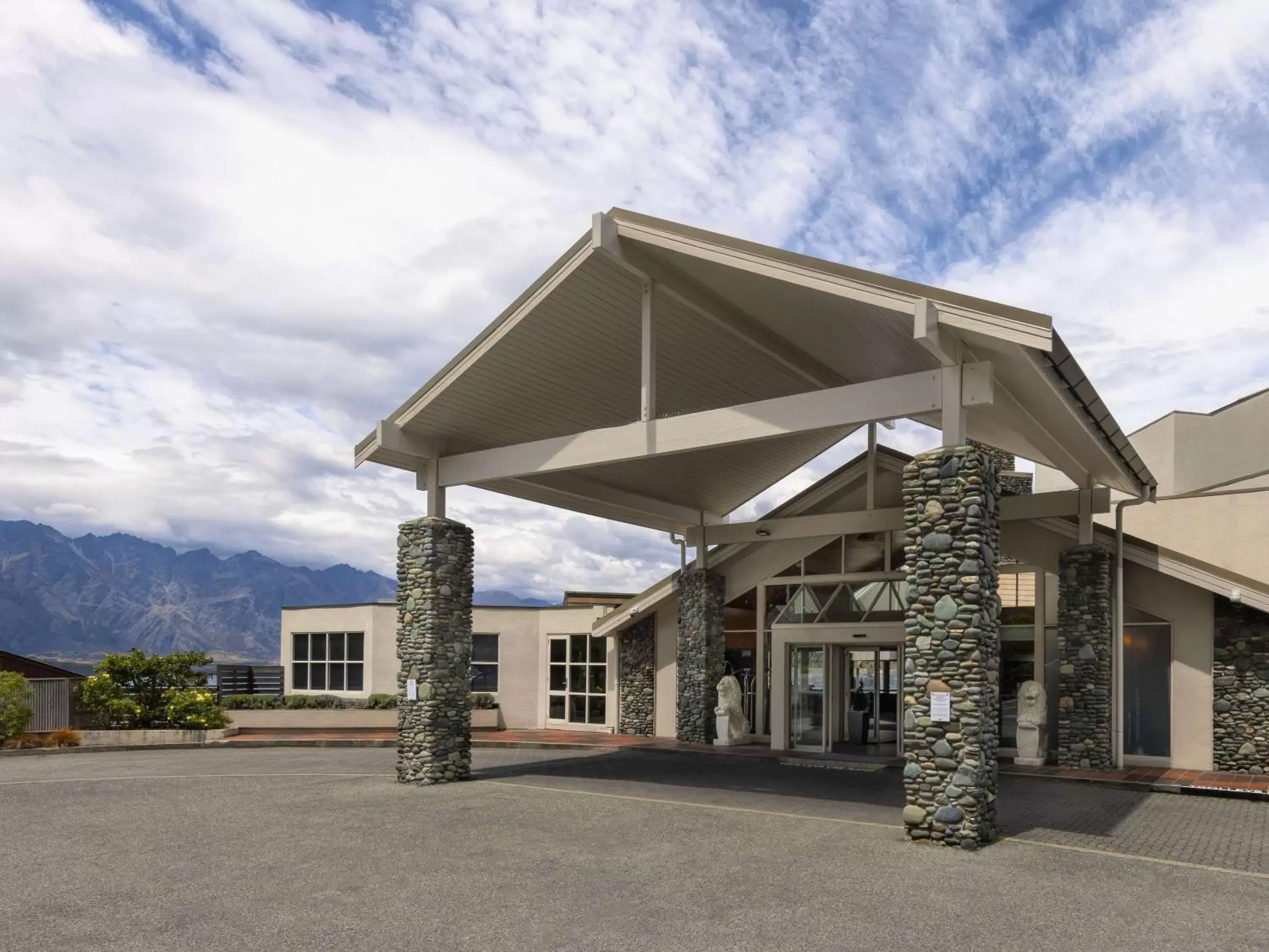 Property Building in Mercure Queenstown Resort