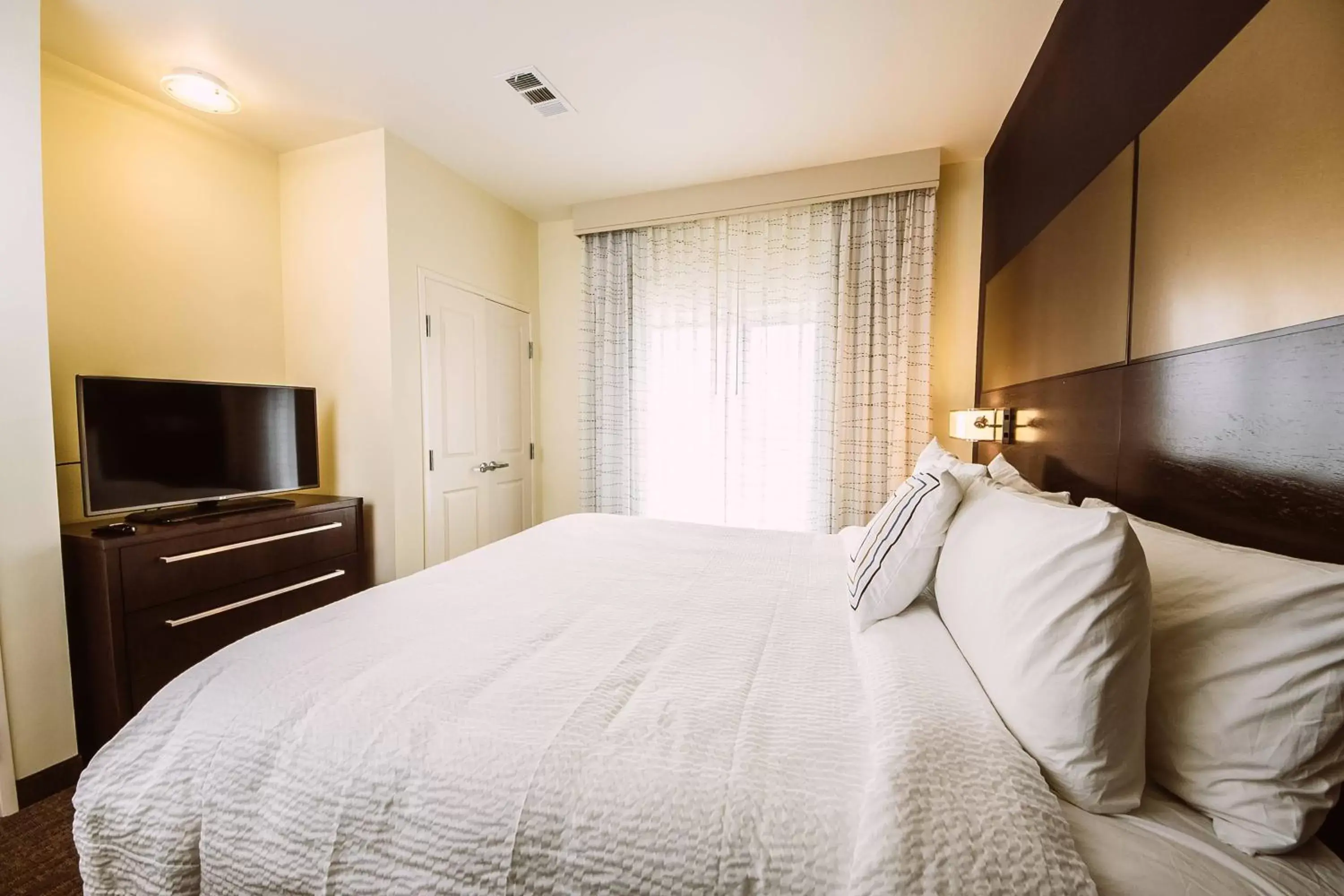 Bedroom, Bed in Residence Inn by Marriott Harlingen