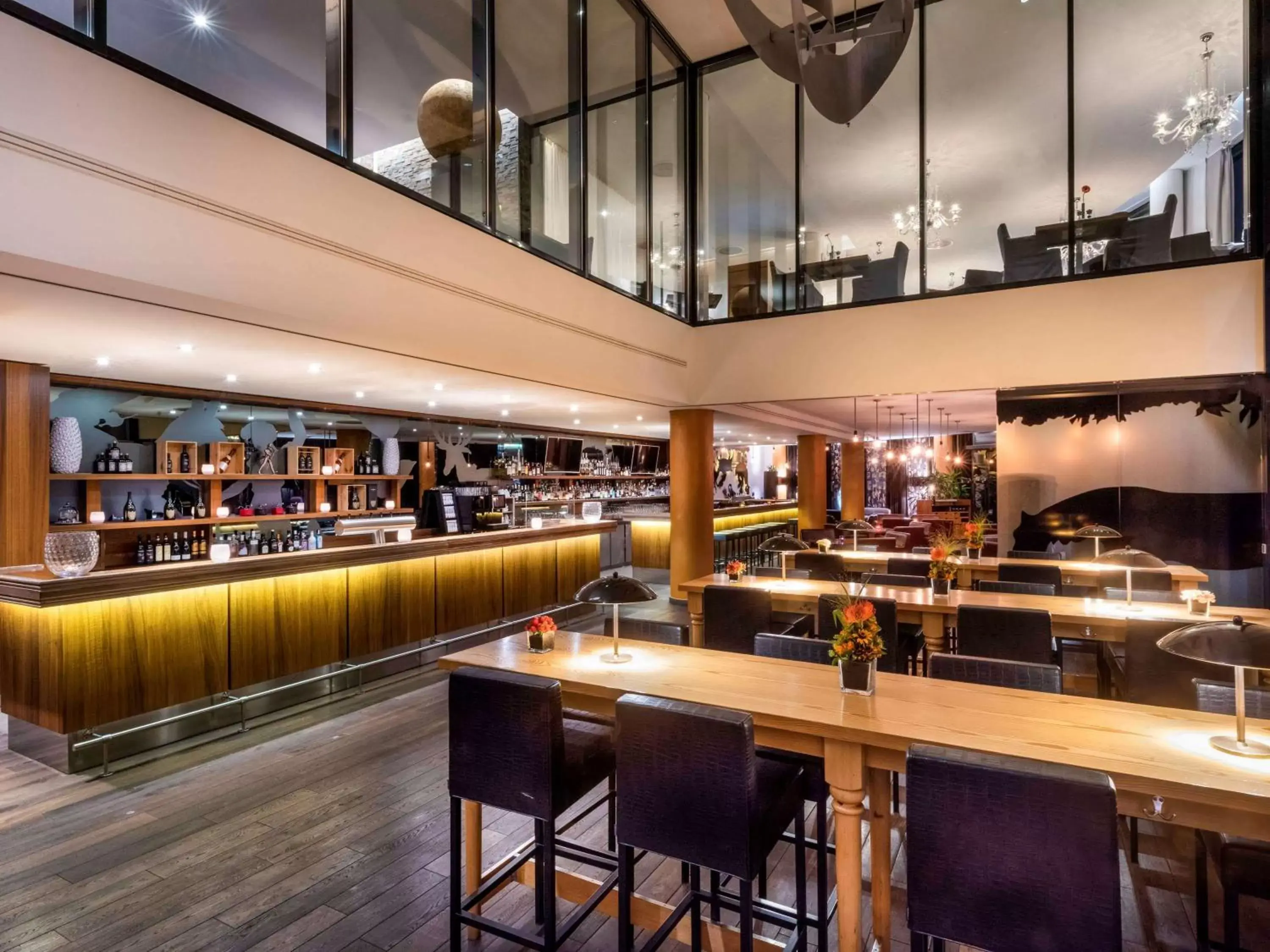 Lounge or bar, Restaurant/Places to Eat in Mövenpick Hotel Stuttgart Airport