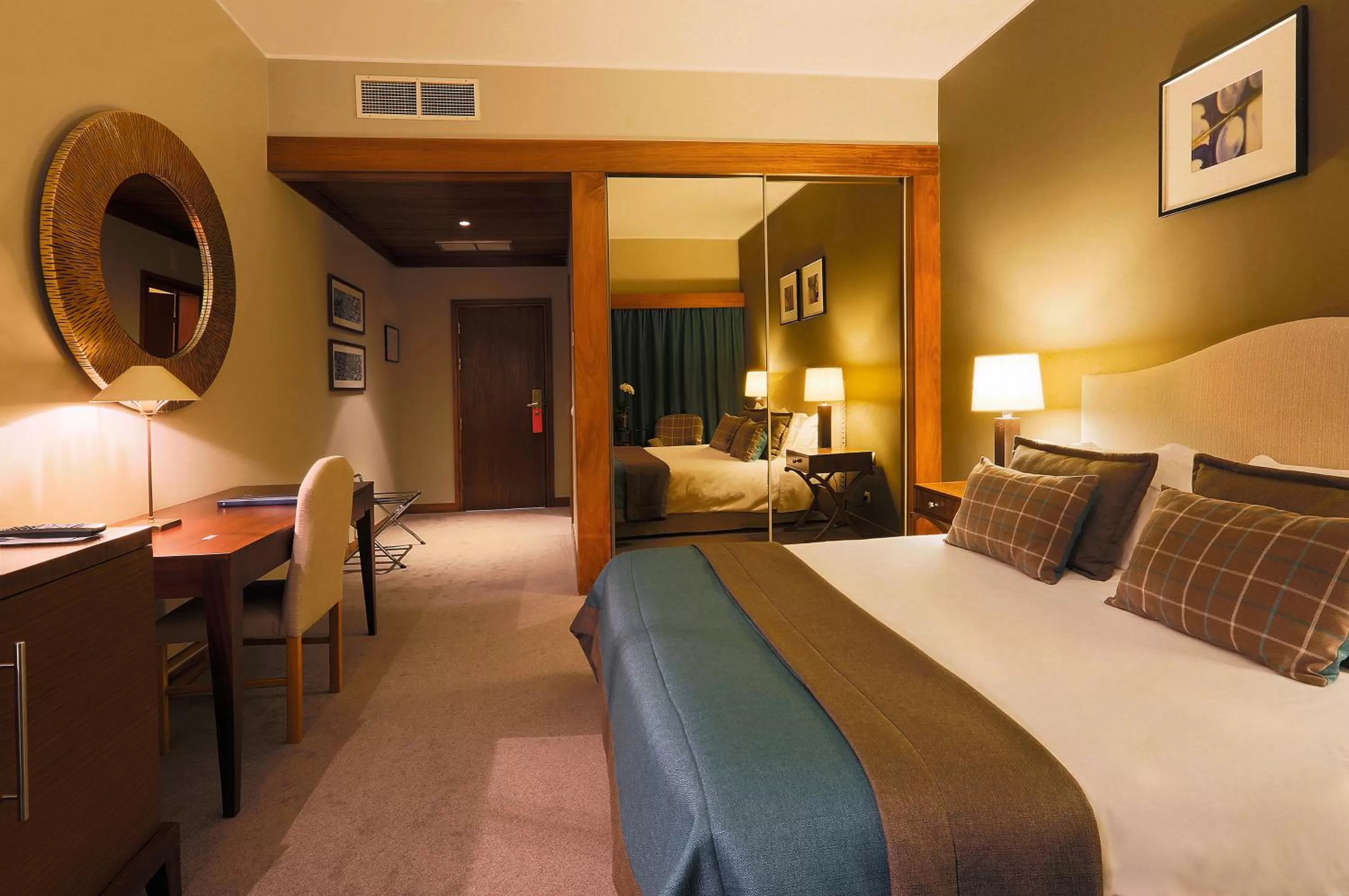 Photo of the whole room, Bed in Verdi Santarém