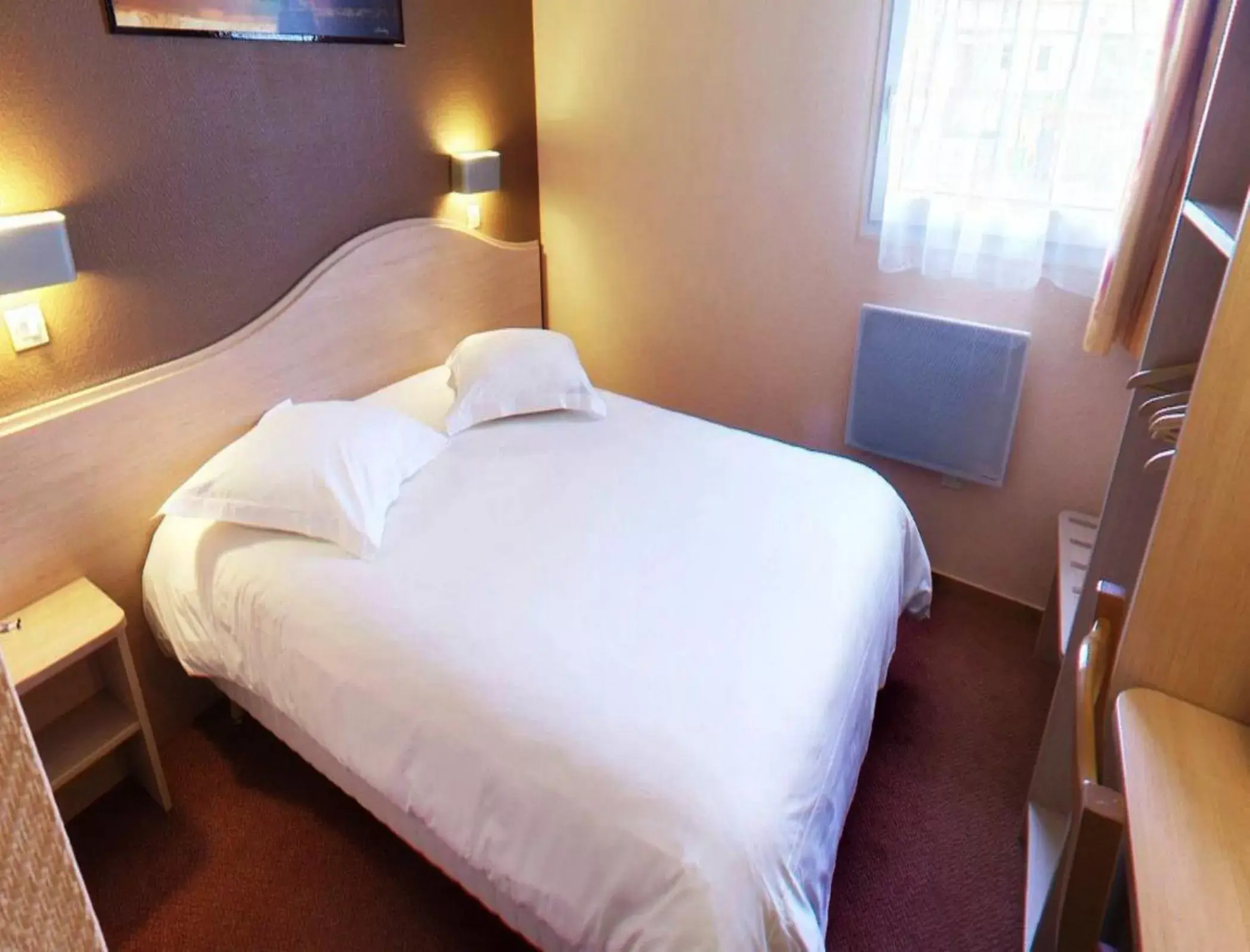 Photo of the whole room, Bed in Logis Hôtel - Le Relais du Parisis