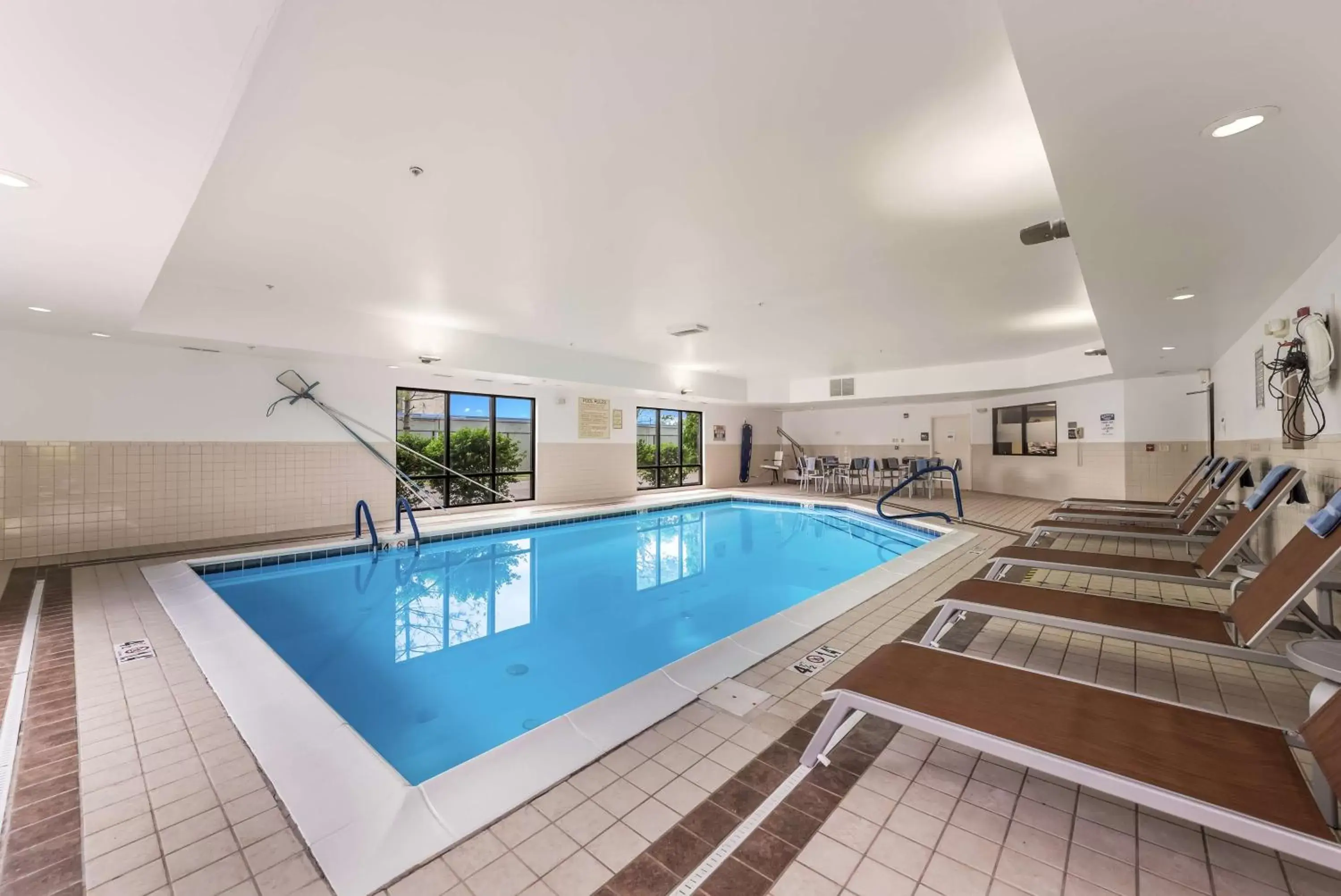 Pool view in Hampton Inn Columbus I-70E/Hamilton Road Pool view in Hampton Inn Columbus I-70E/Hamilton Road