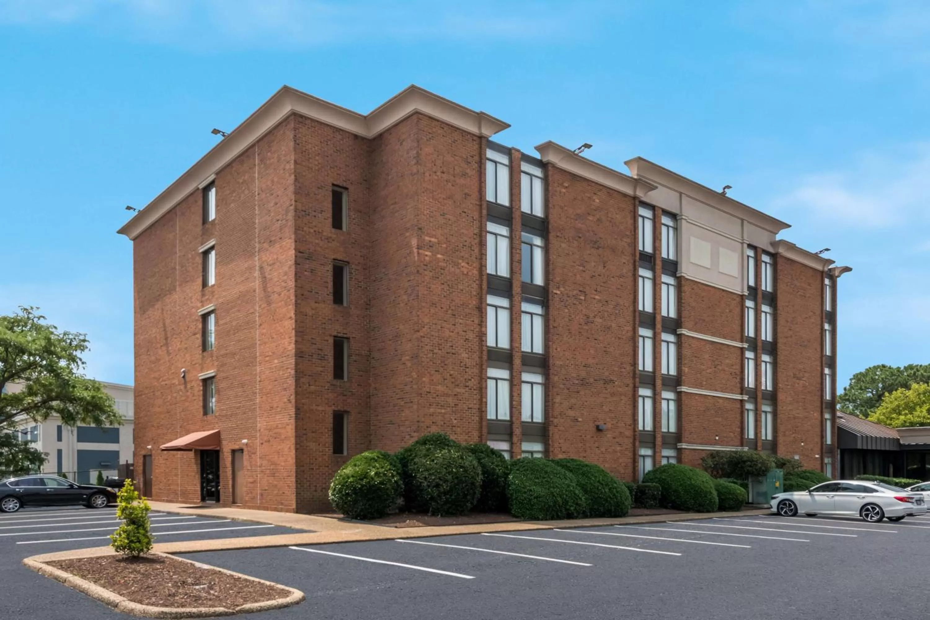 Property building in Best Western Hampton Coliseum Inn