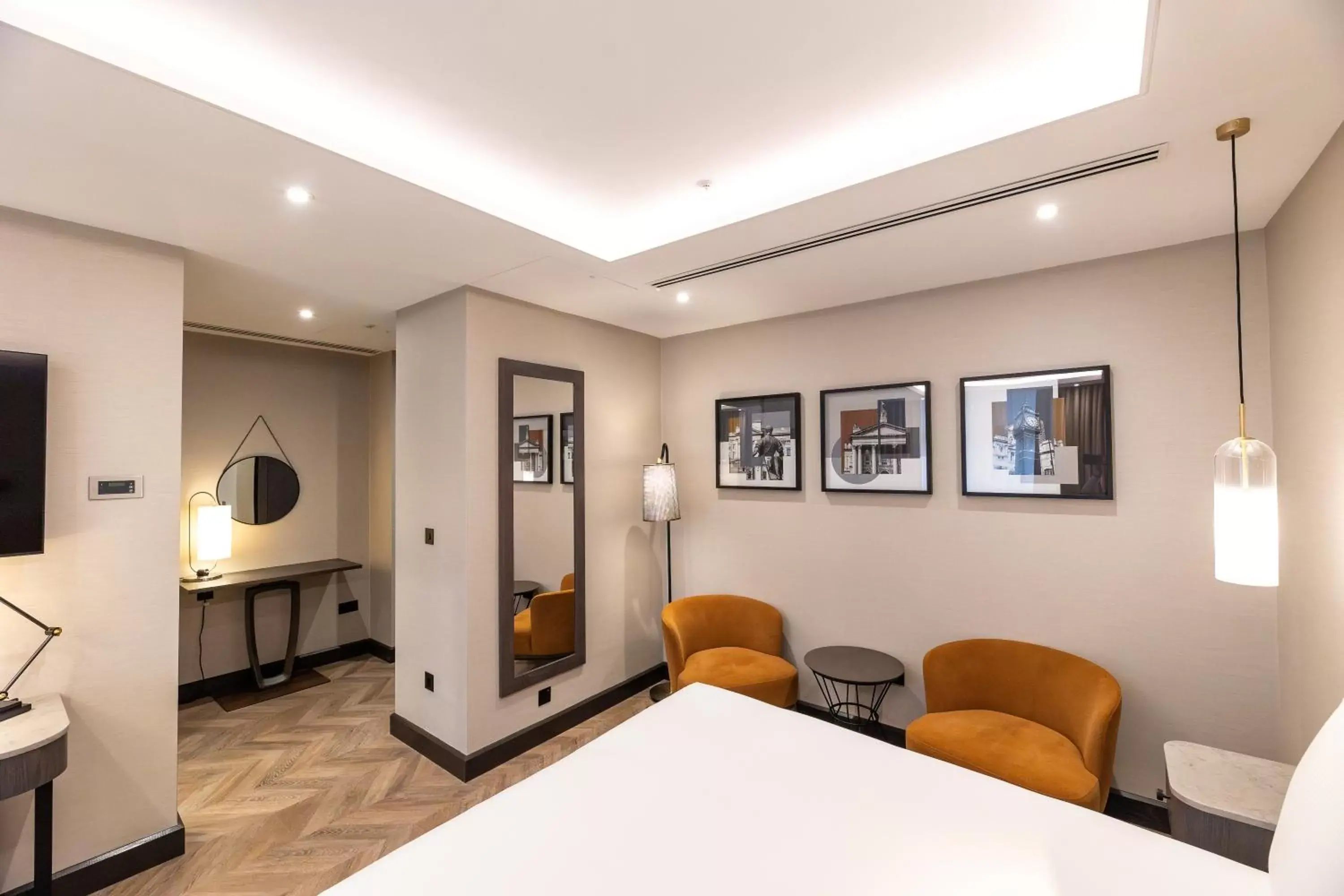 Bedroom, Seating Area in DoubleTree by Hilton London Victoria