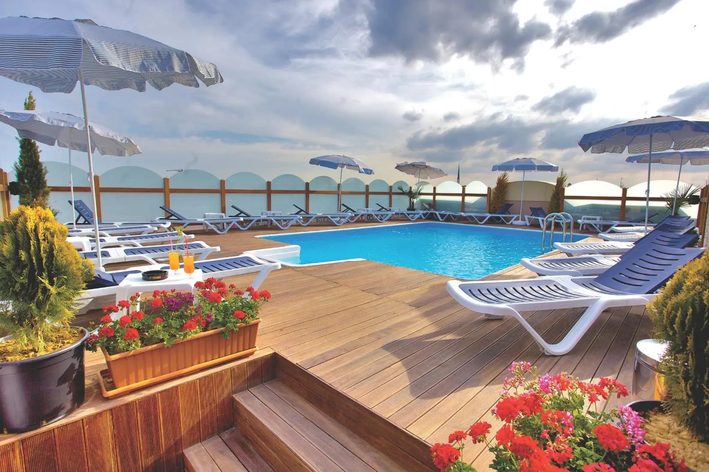 Sea view, Swimming Pool in Hotel Istanbul Trend