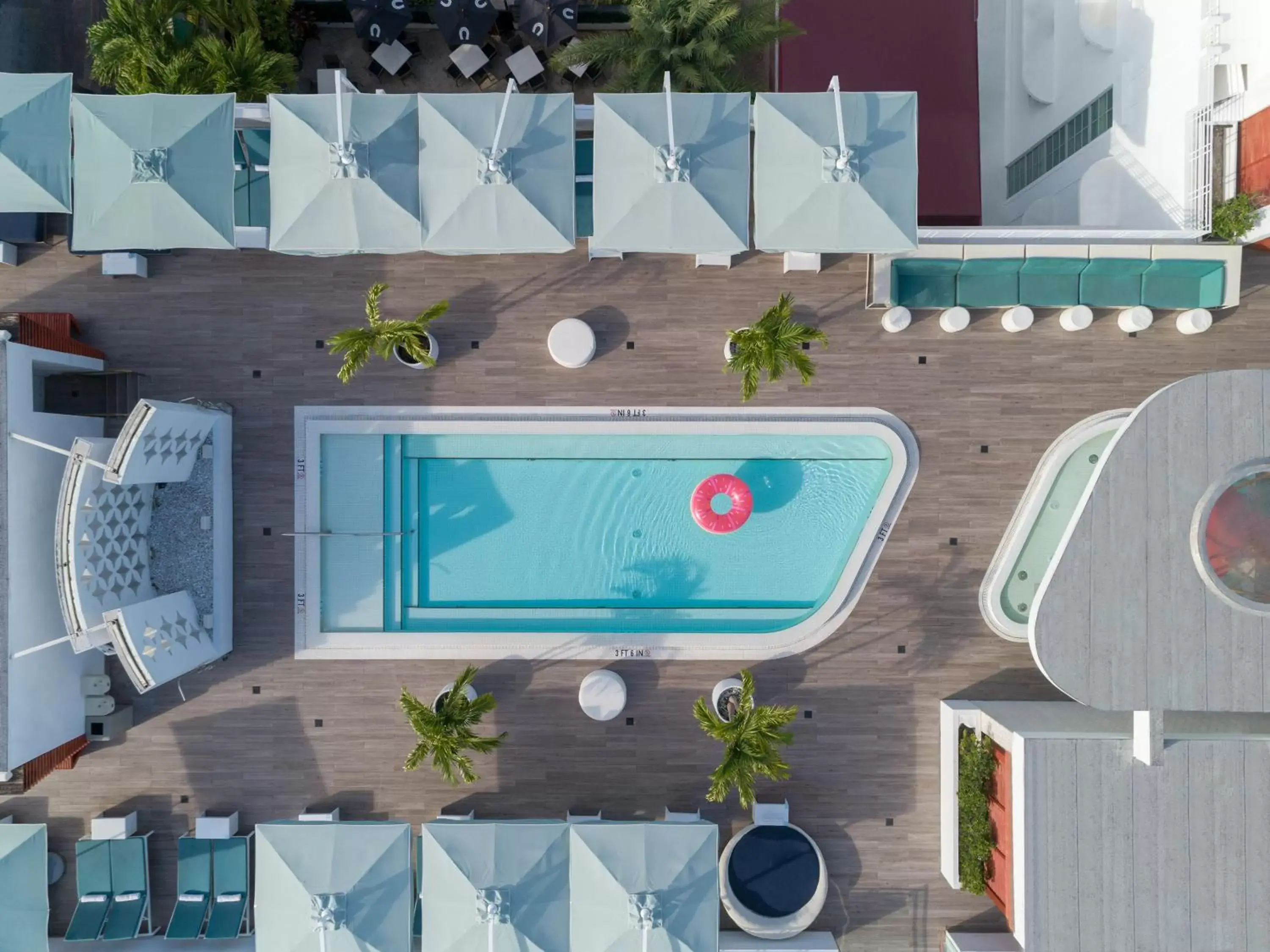 Swimming pool, Pool View in Dream South Beach, Part Of Hyatt