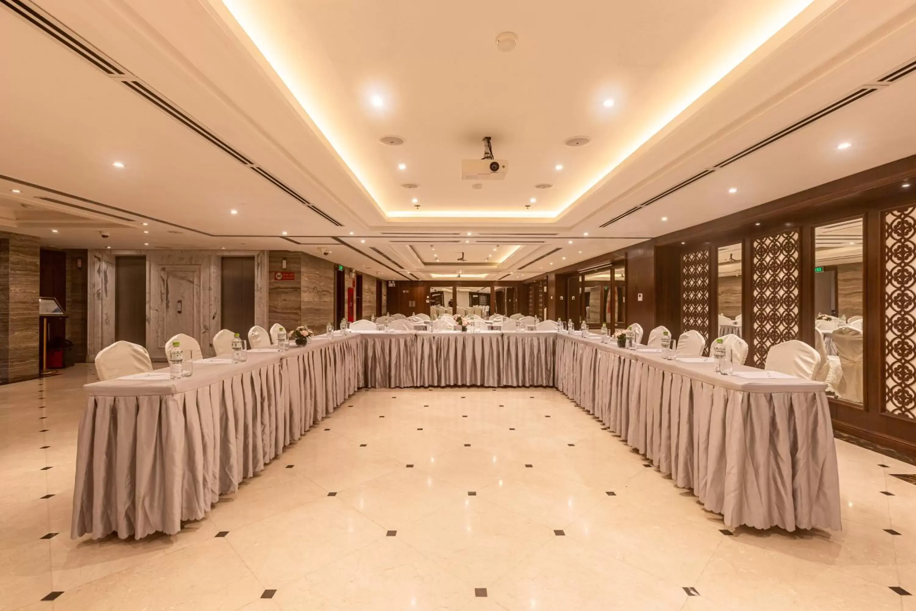 Meeting/conference room, Banquet Facilities in The Lapis Hotel