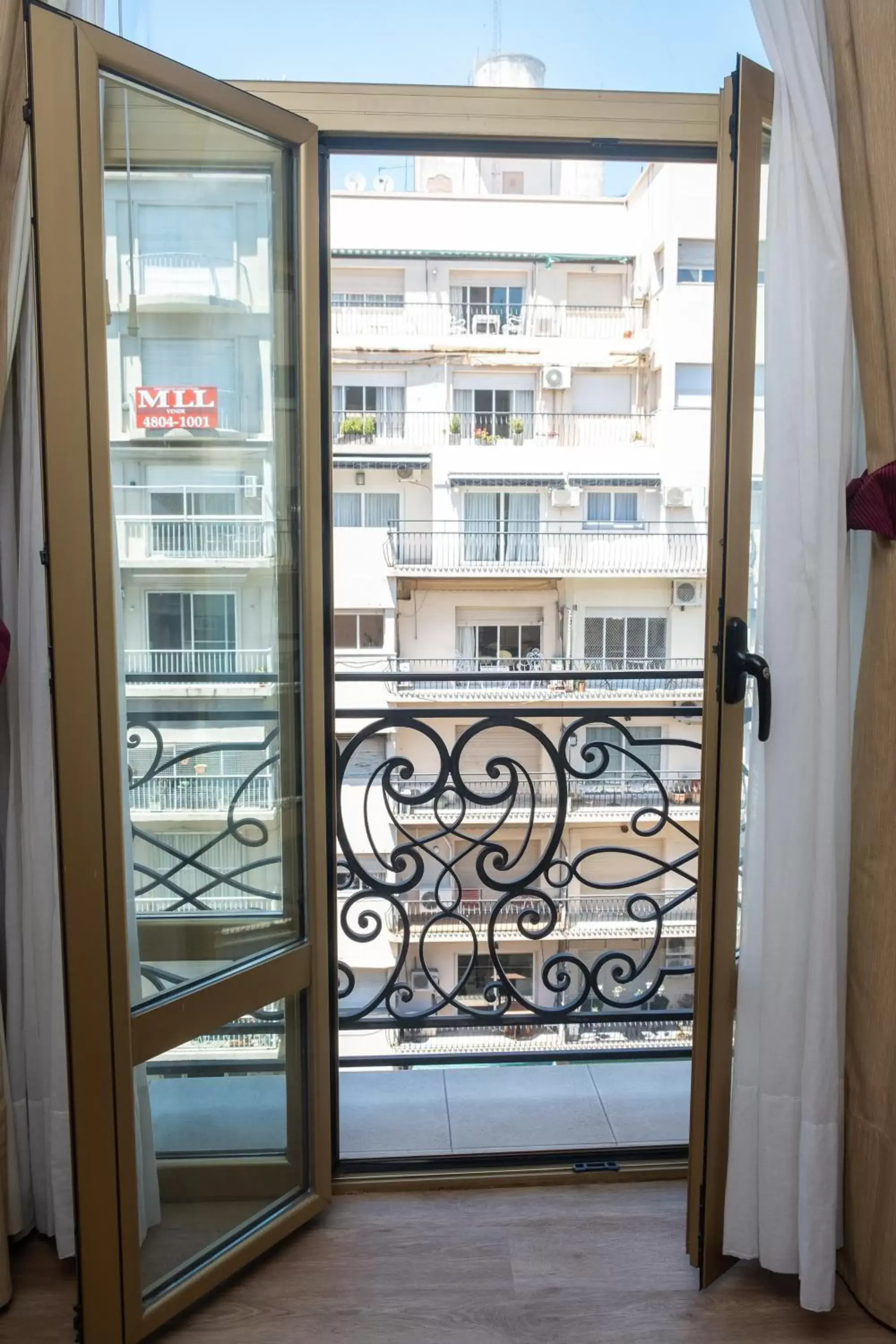 Street view in Hotel Intersur Recoleta