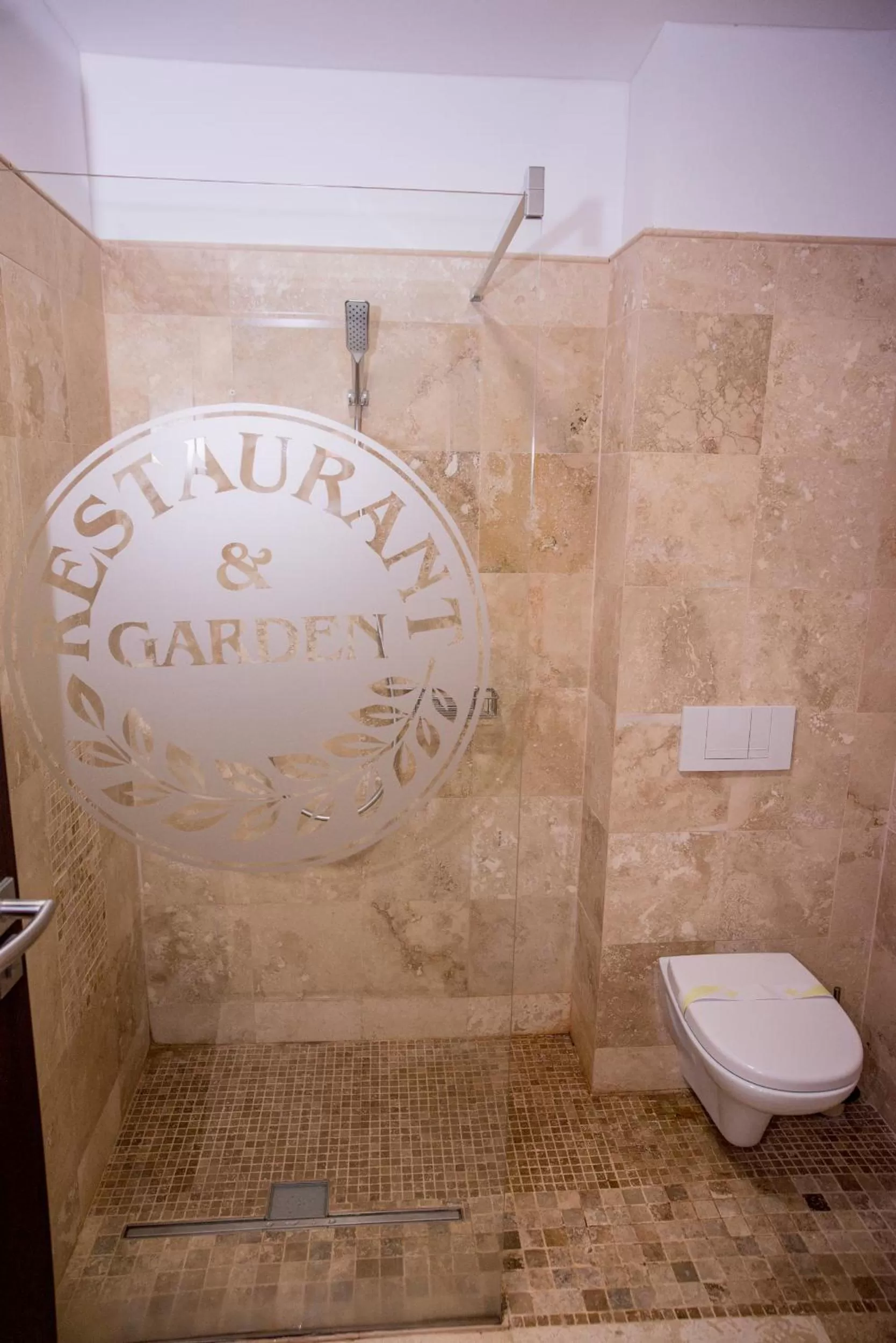 Shower in Hotel Senator