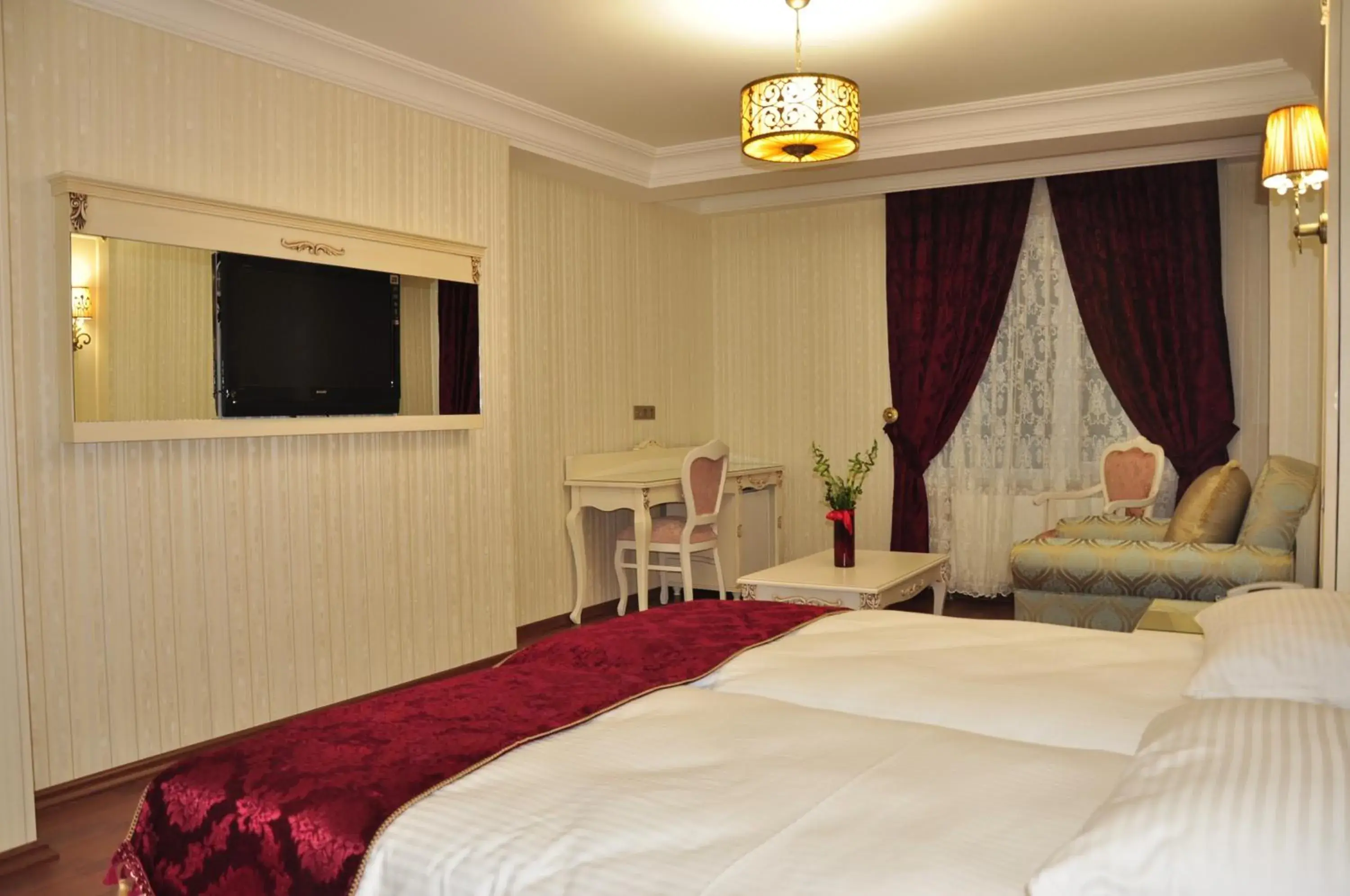 Photo of the whole room, Bed in Muyan Suites