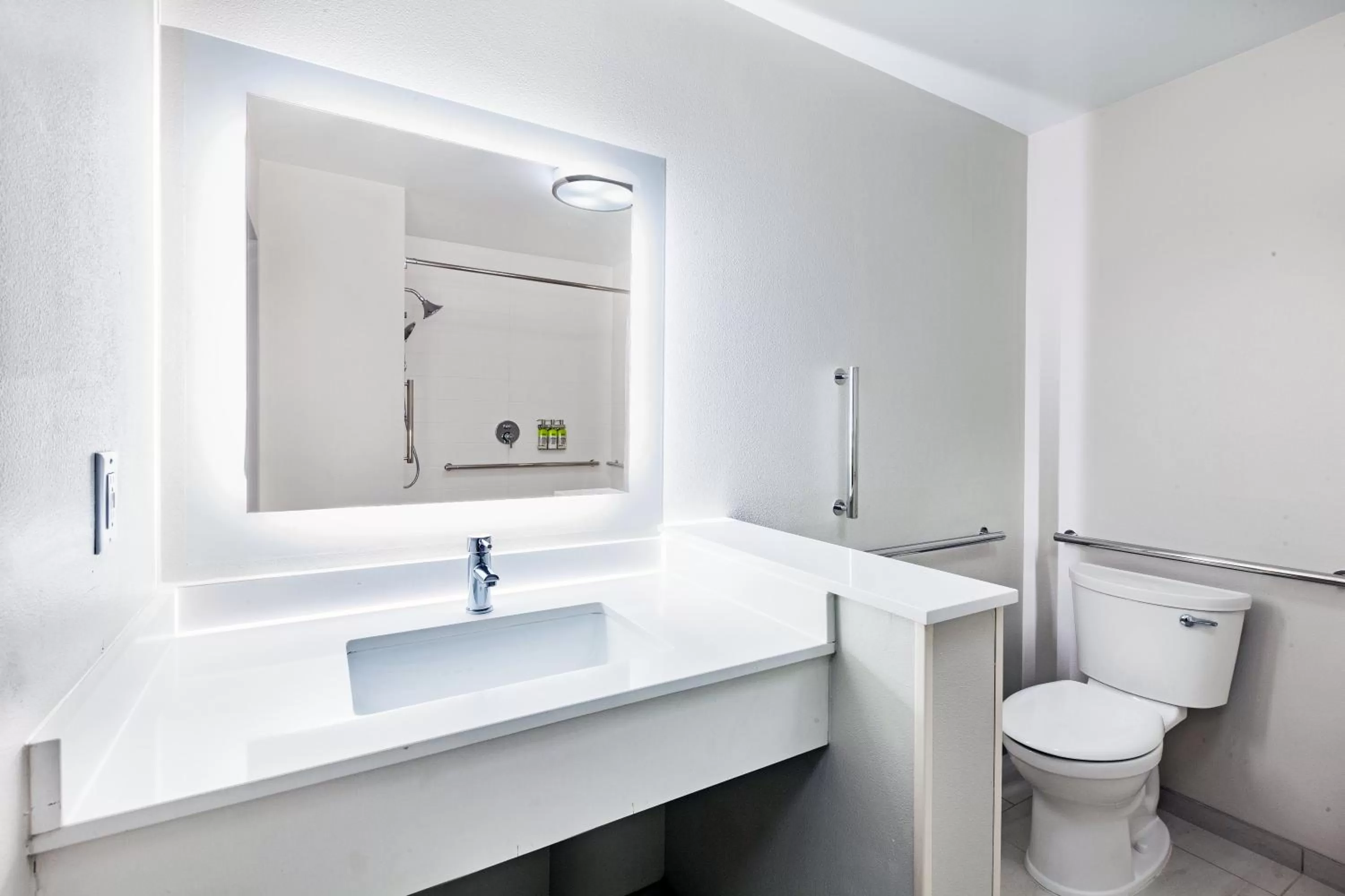 Bathroom in Holiday Inn Express & Suites - Tulsa Northeast - Owasso by IHG