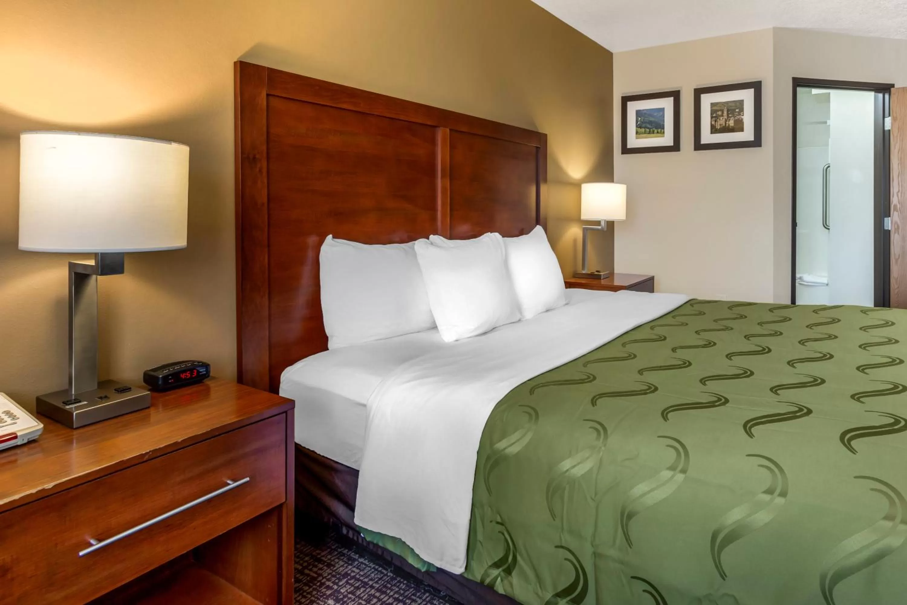 Bedroom, Bed in Quality Inn Logan near University