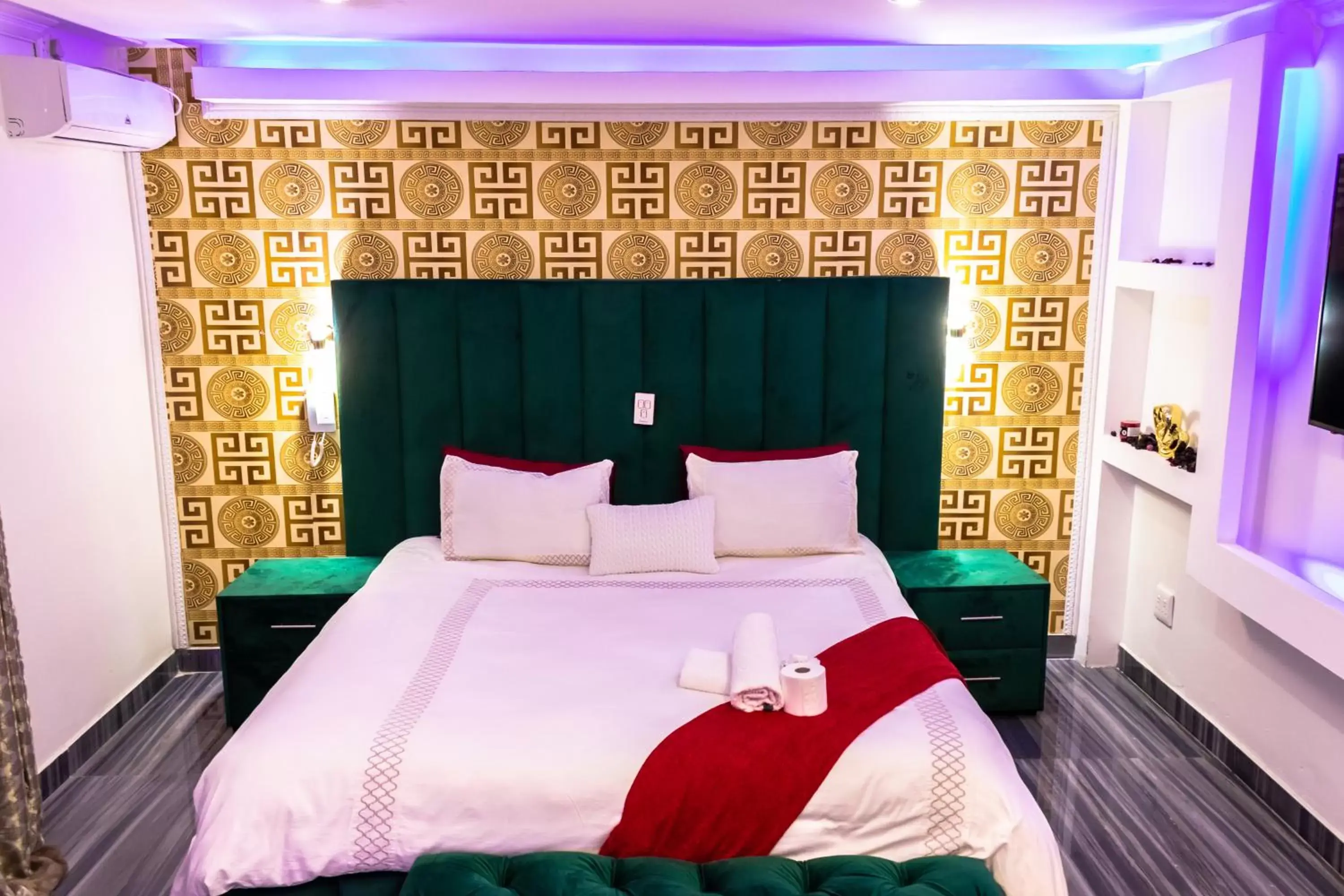 Deluxe Queen Suite - single occupancy in Gold Crown International Hotel Johannesburg Deluxe Queen Suite - single occupancy in Gold Crown International Hotel Johannesburg