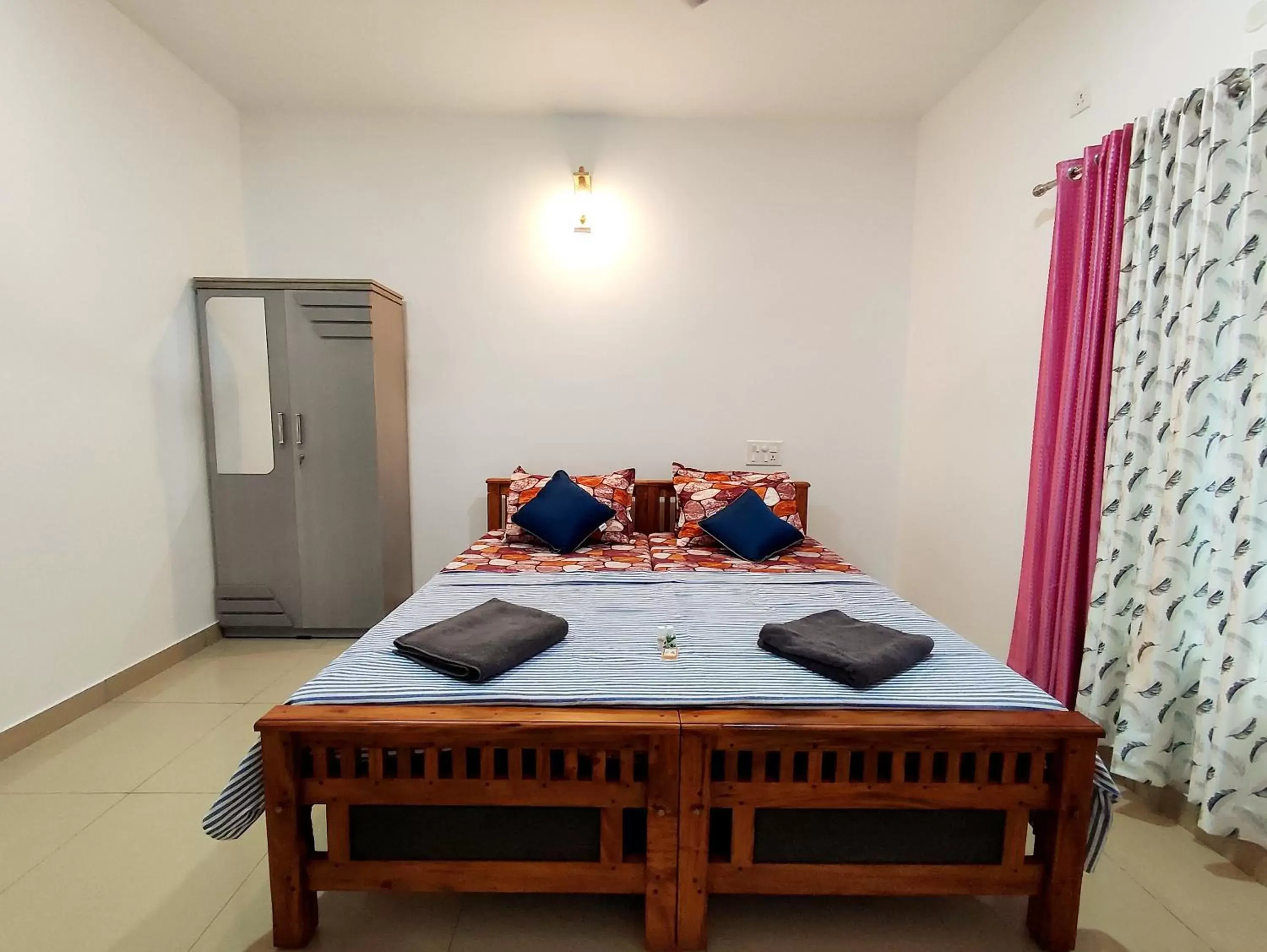 Double or Twin Room with Private External Bathroom in Happy Buddha S4 Double or Twin Room with Private External Bathroom in Happy Buddha S4