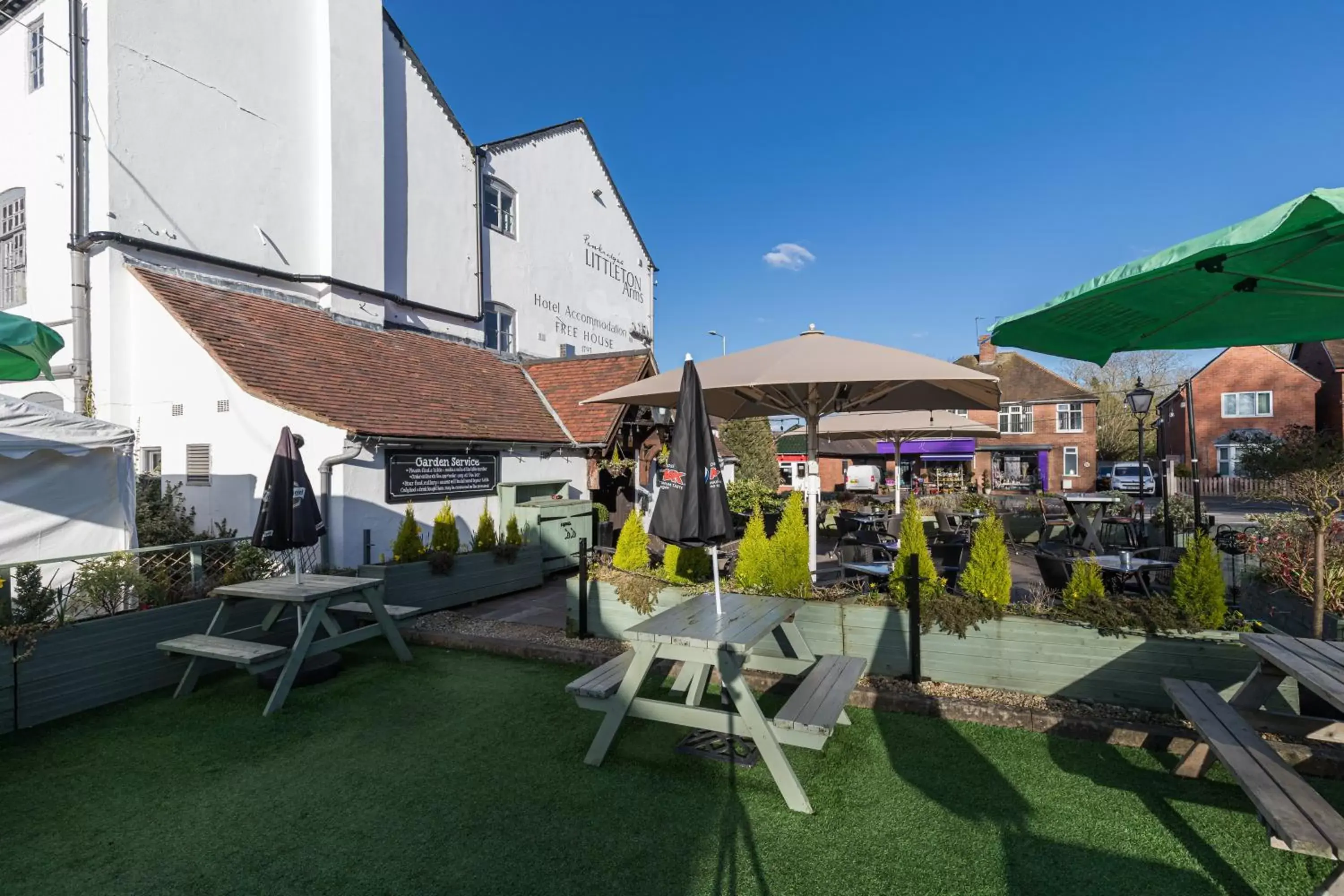 Garden in The Littleton Arms