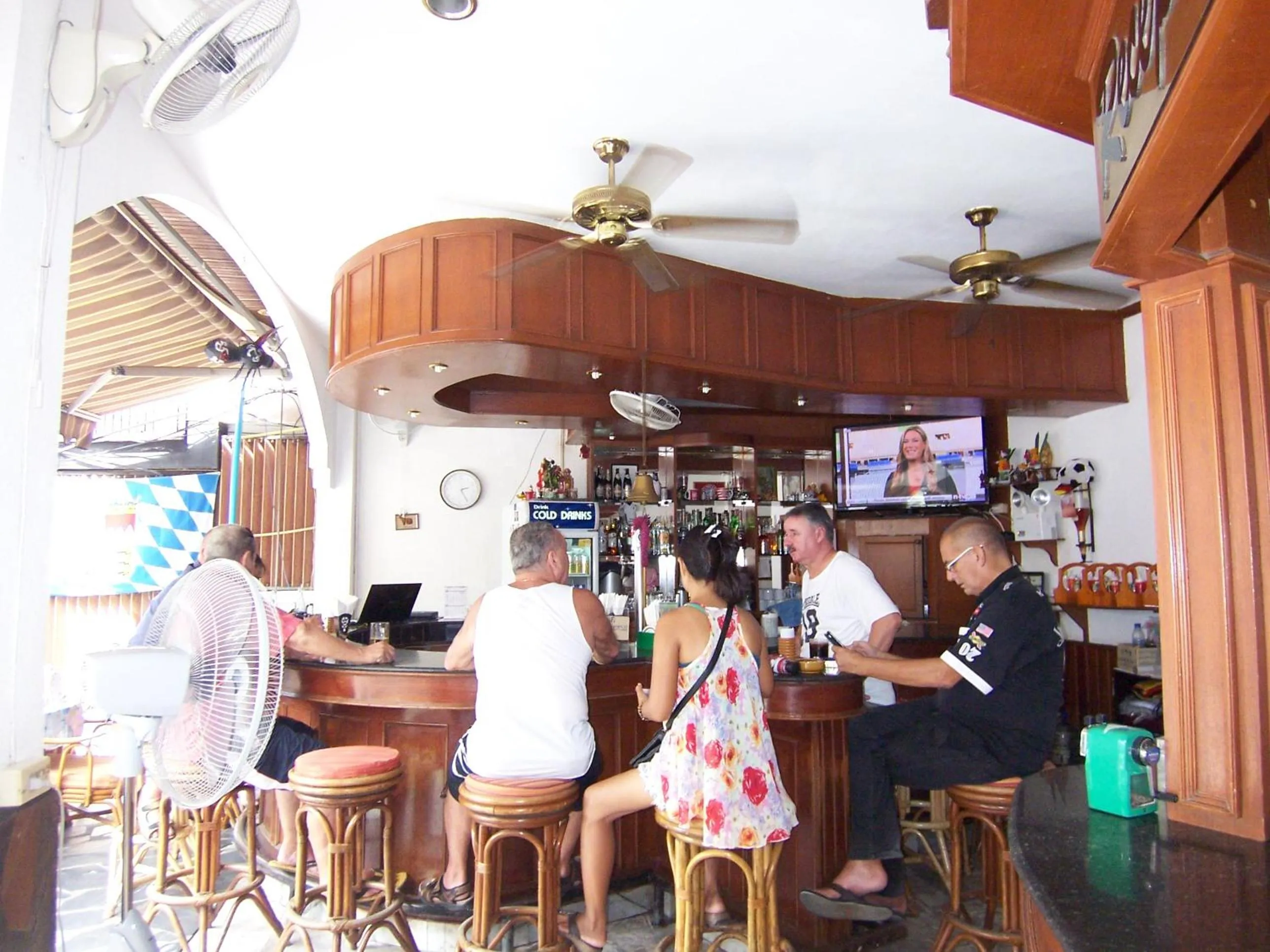 Restaurant/places to eat in Orchid Residence