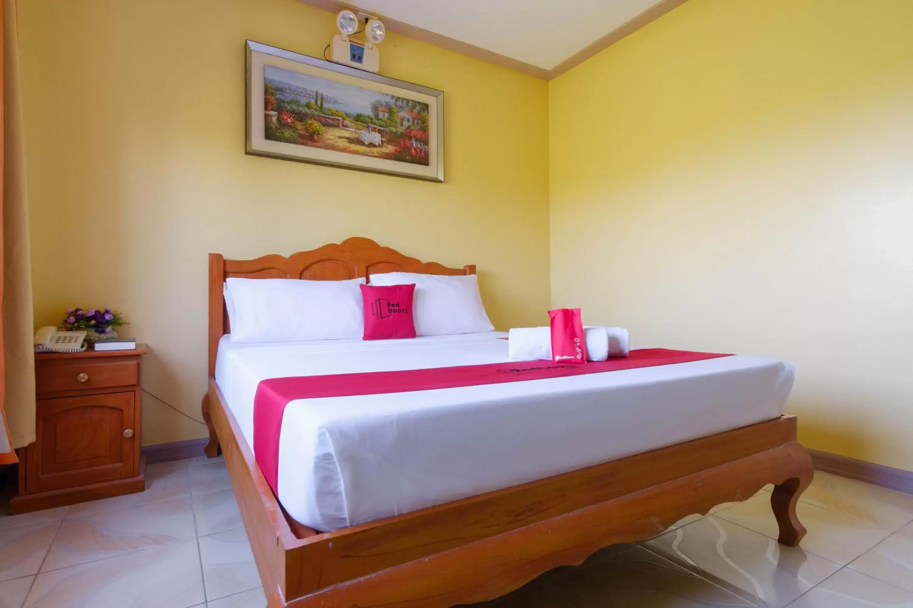 Bed in RedDoorz Plus @ Manalo Extension Palawan Bed in RedDoorz Plus @ Manalo Extension Palawan