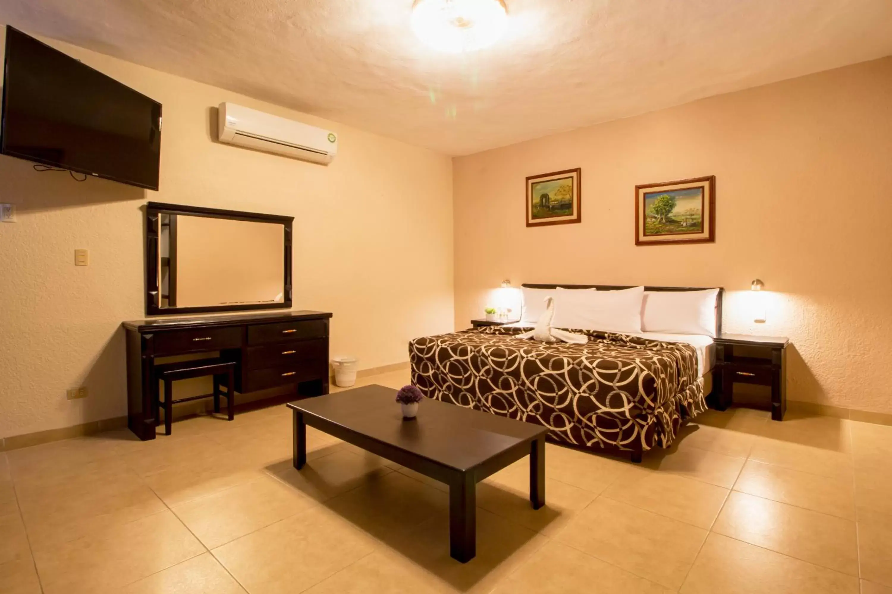 Deluxe Suite in Hotel Colon Merida Deluxe Suite in Hotel Colon Merida