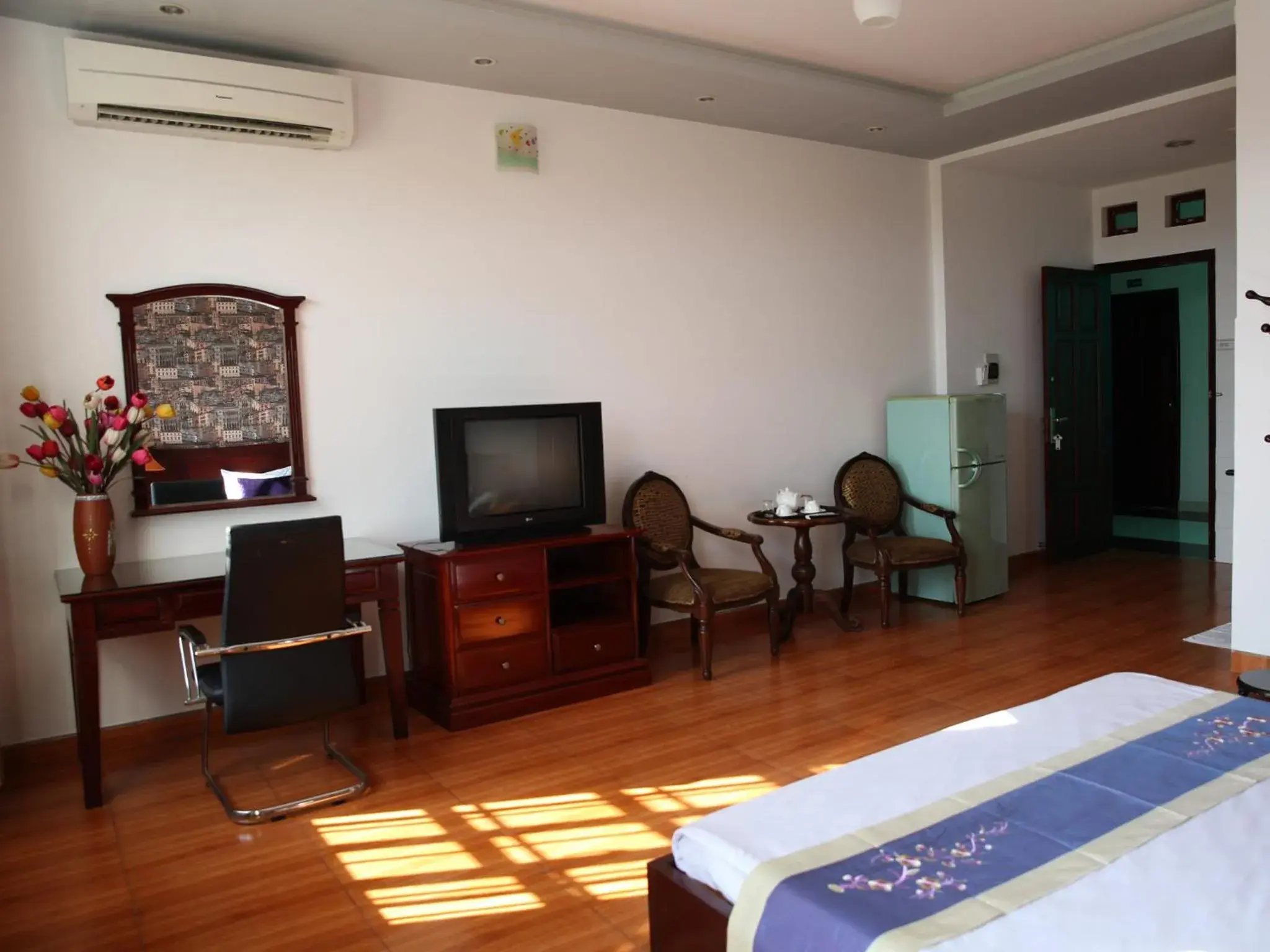 TV and multimedia, TV/Entertainment Center in Hoa Phat Hotel & Apartment