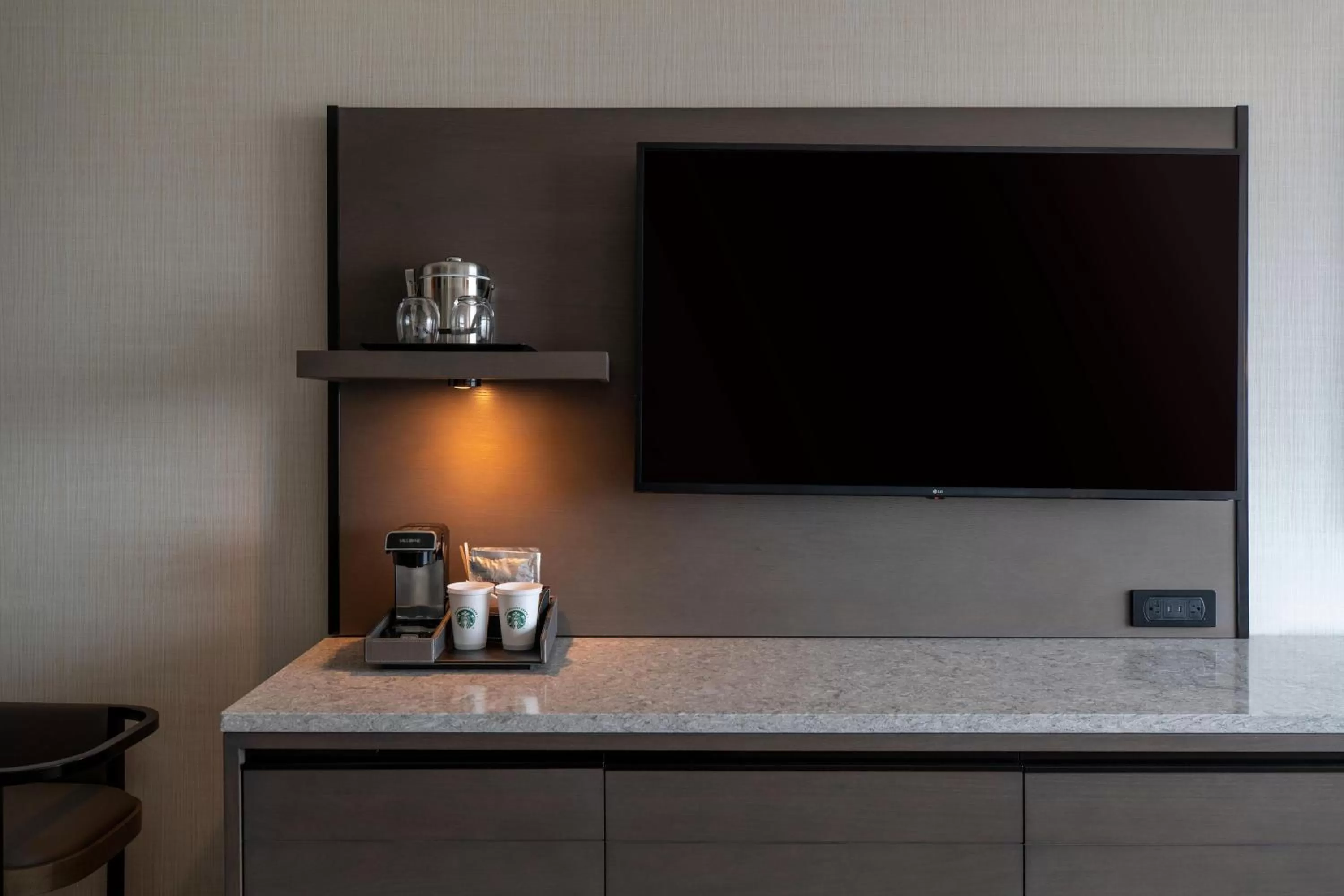 Photo of the whole room in The Westin Chicago Lombard