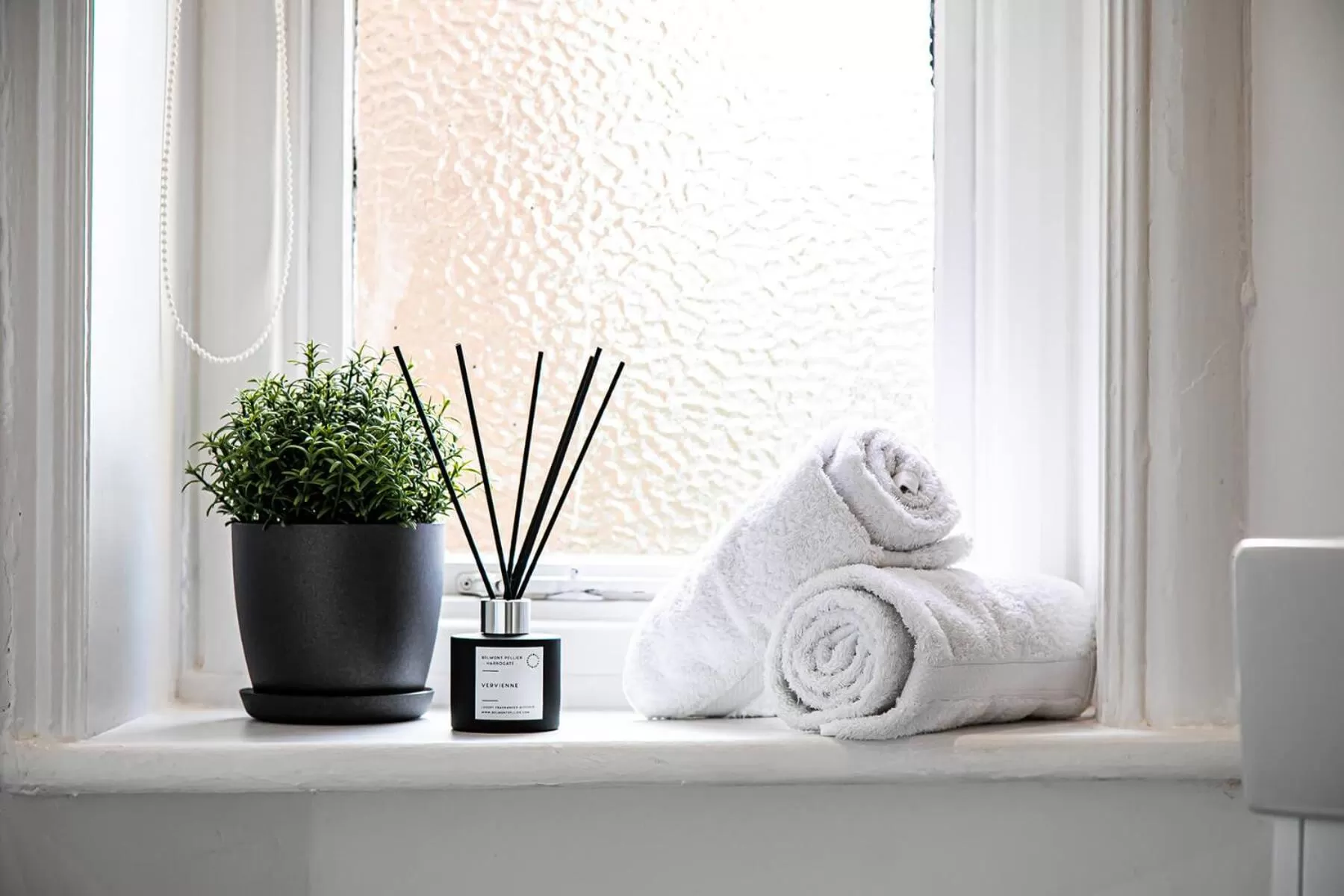 Bathroom, Bed in The Belmont - Harrogate Stays