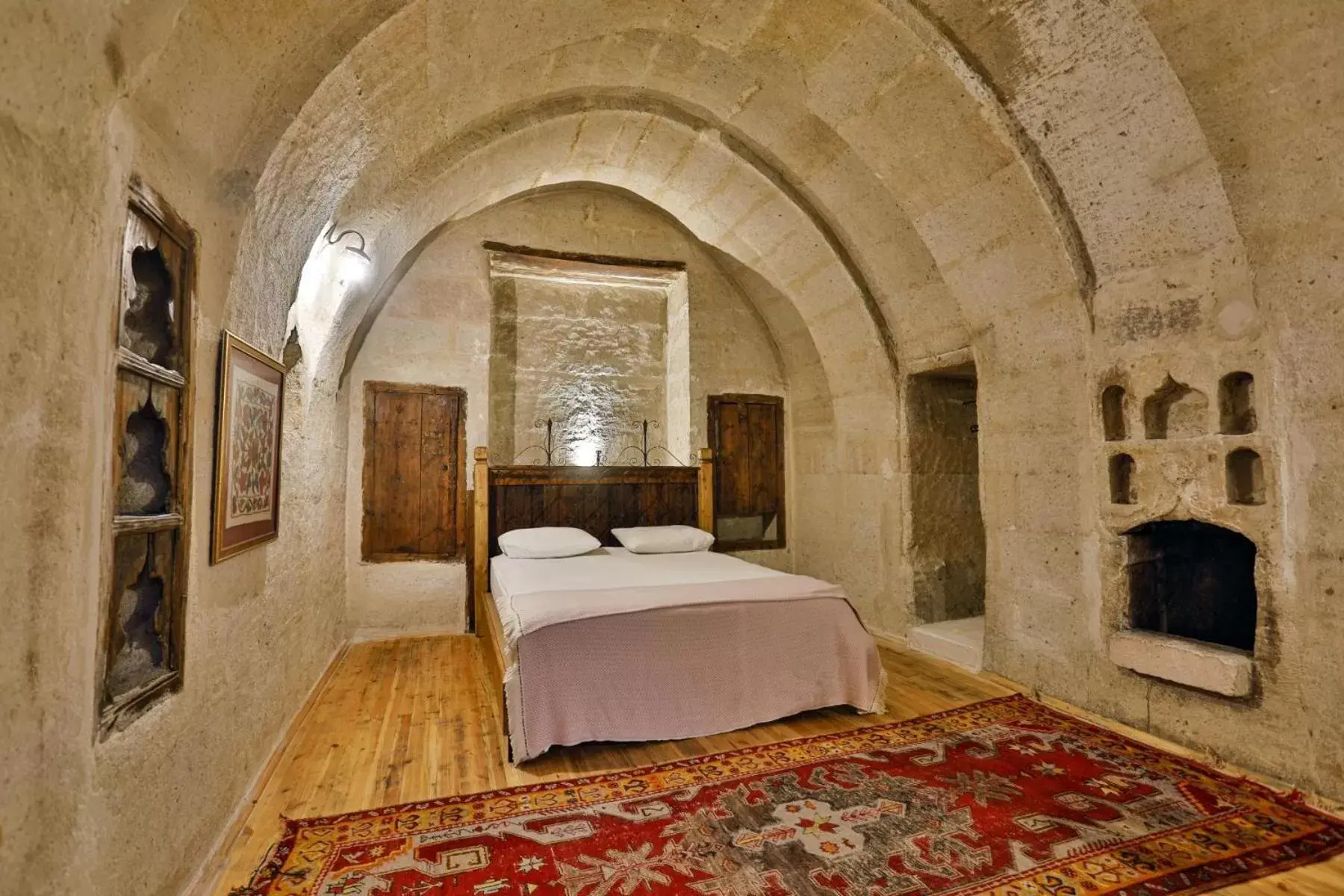 Bedroom, Bed in Kookaburra Hotel Bedroom, Bed in Kookaburra Hotel