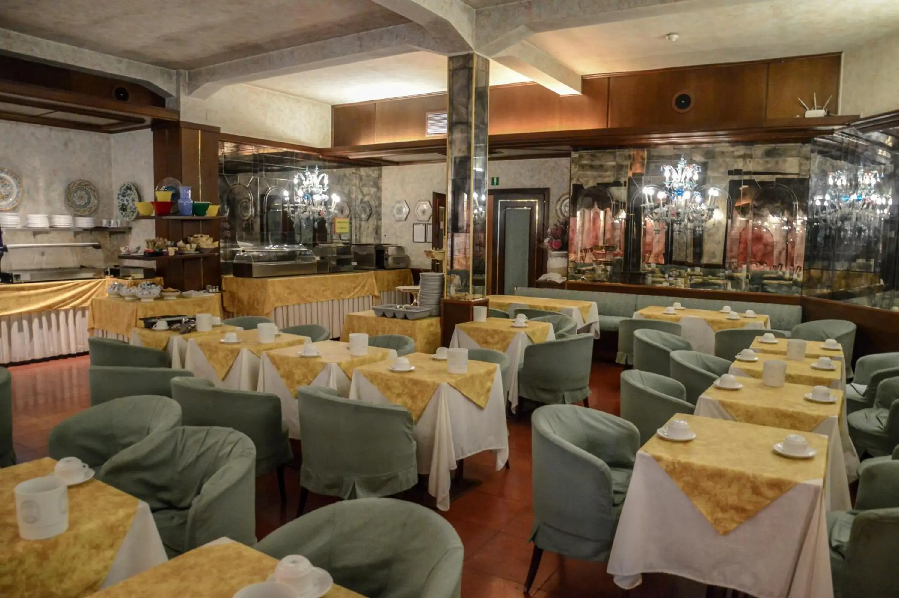 Restaurant/places to eat in Hotel Le Boulevard Restaurant/places to eat in Hotel Le Boulevard