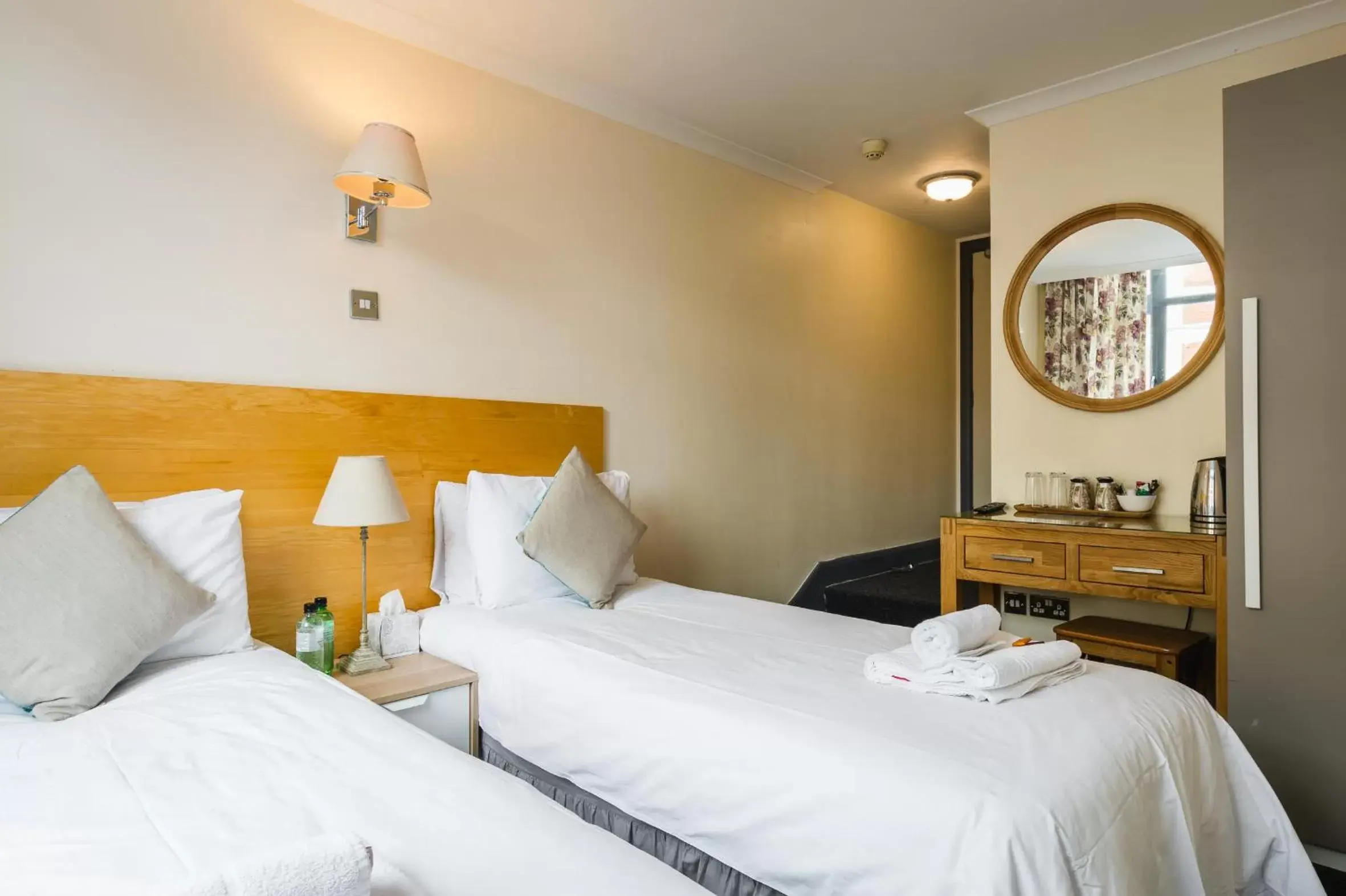 Bedroom, Bed in George Oxford Hotel