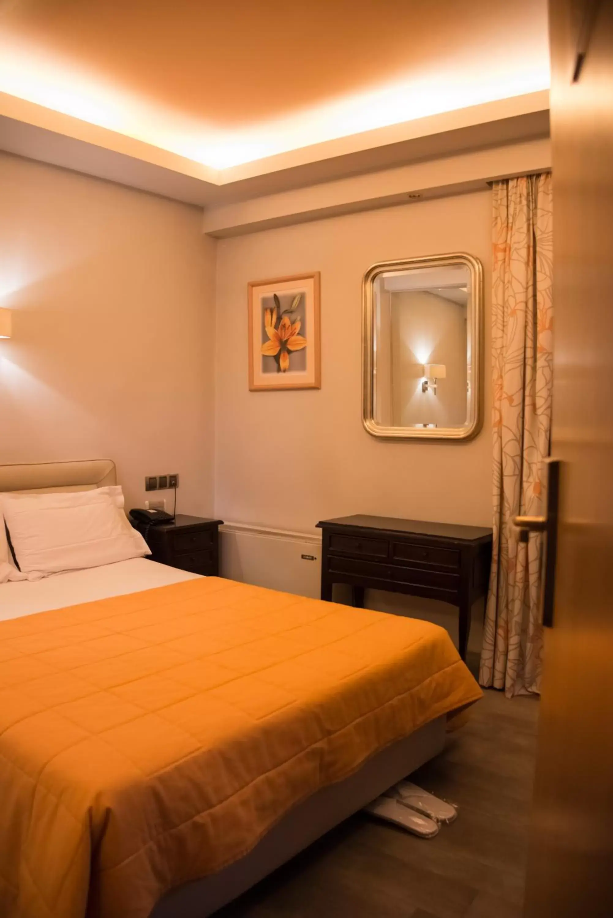 Bedroom, Bed in Hotel Maroussi