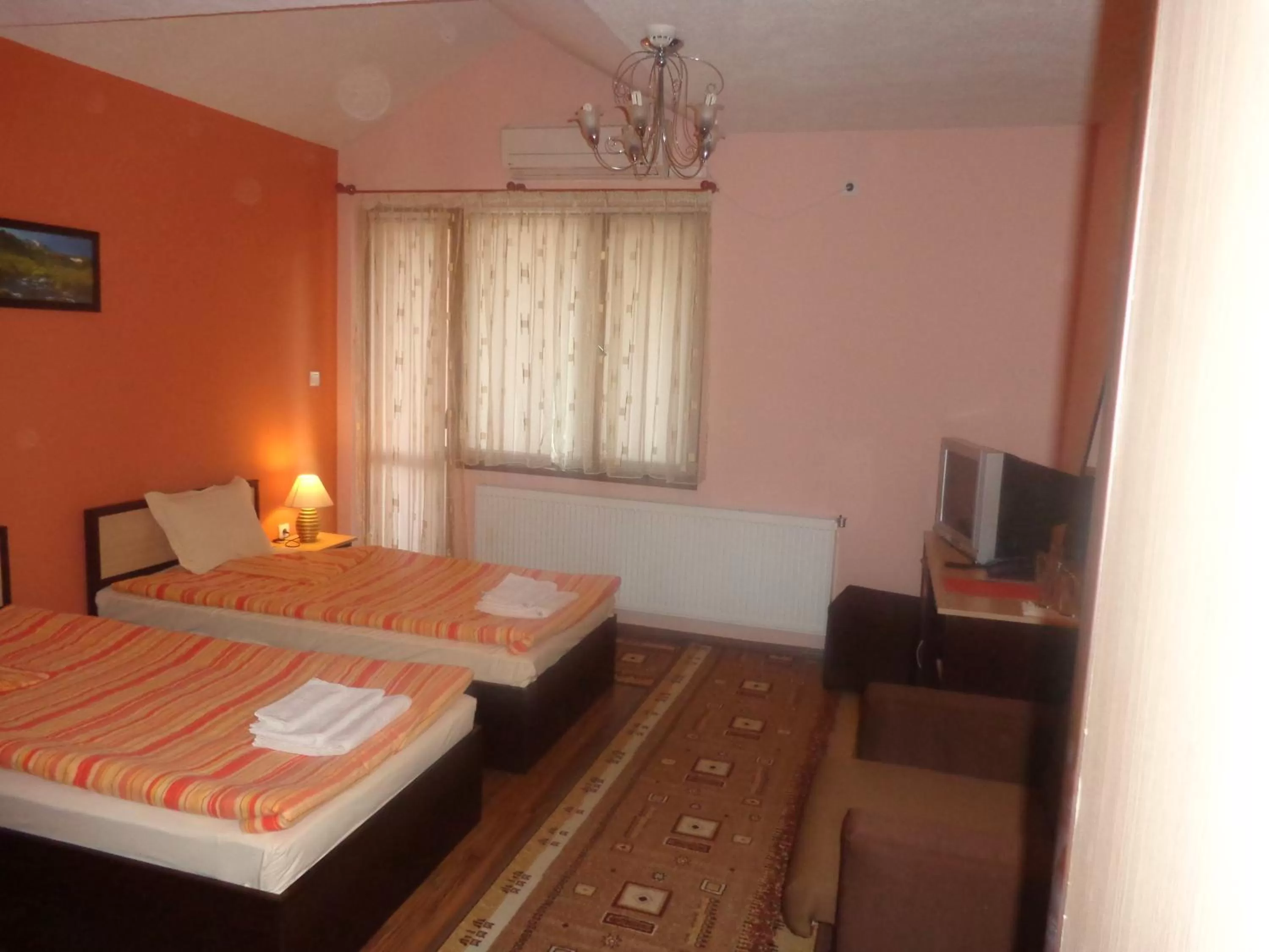 Bedroom, Bed in Kestenite Family Hotel