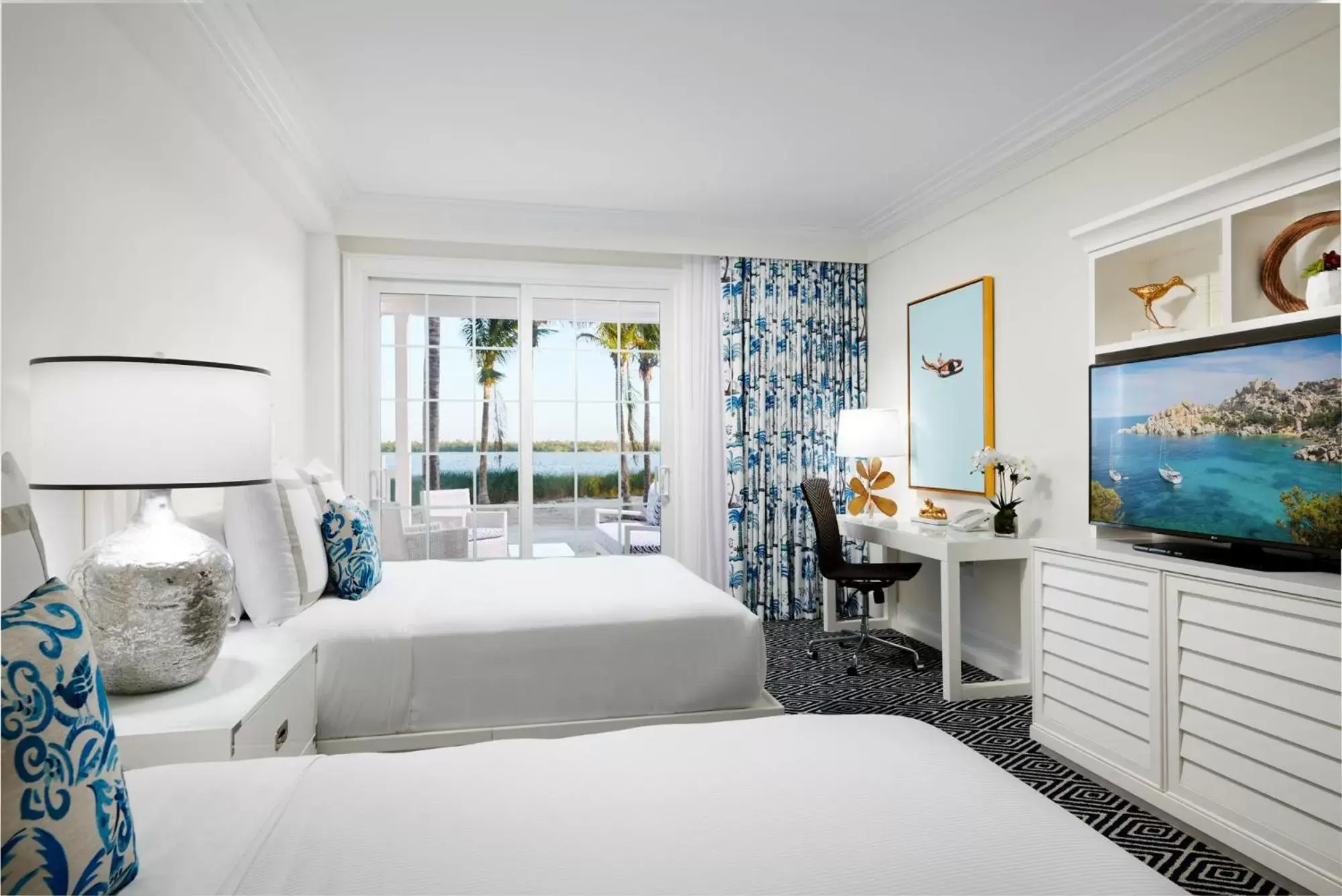 Bed in Isla Bella Beach Resort & Spa - Florida Keys