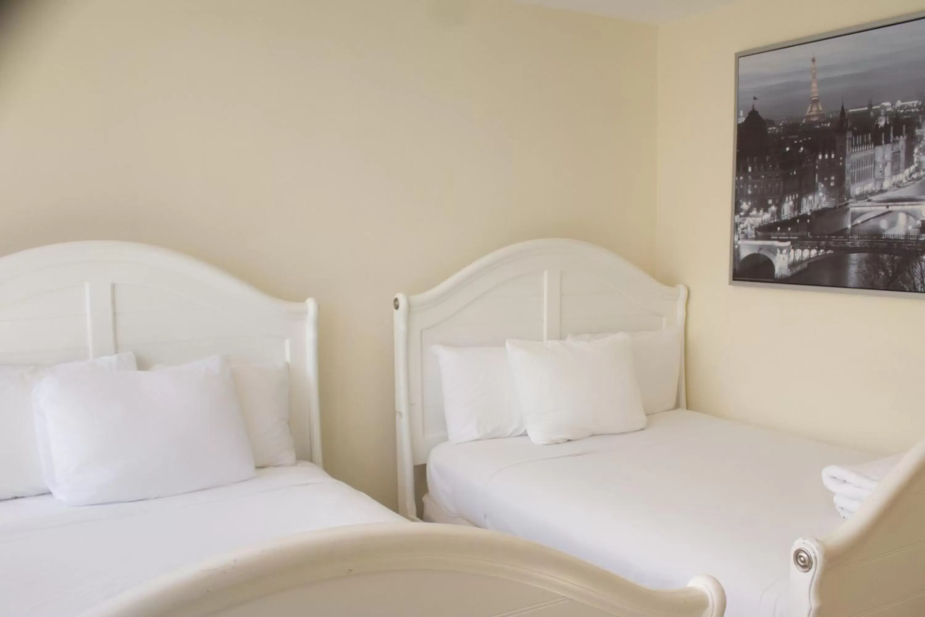 Bedroom, Bed in The Alexander Beach Residences