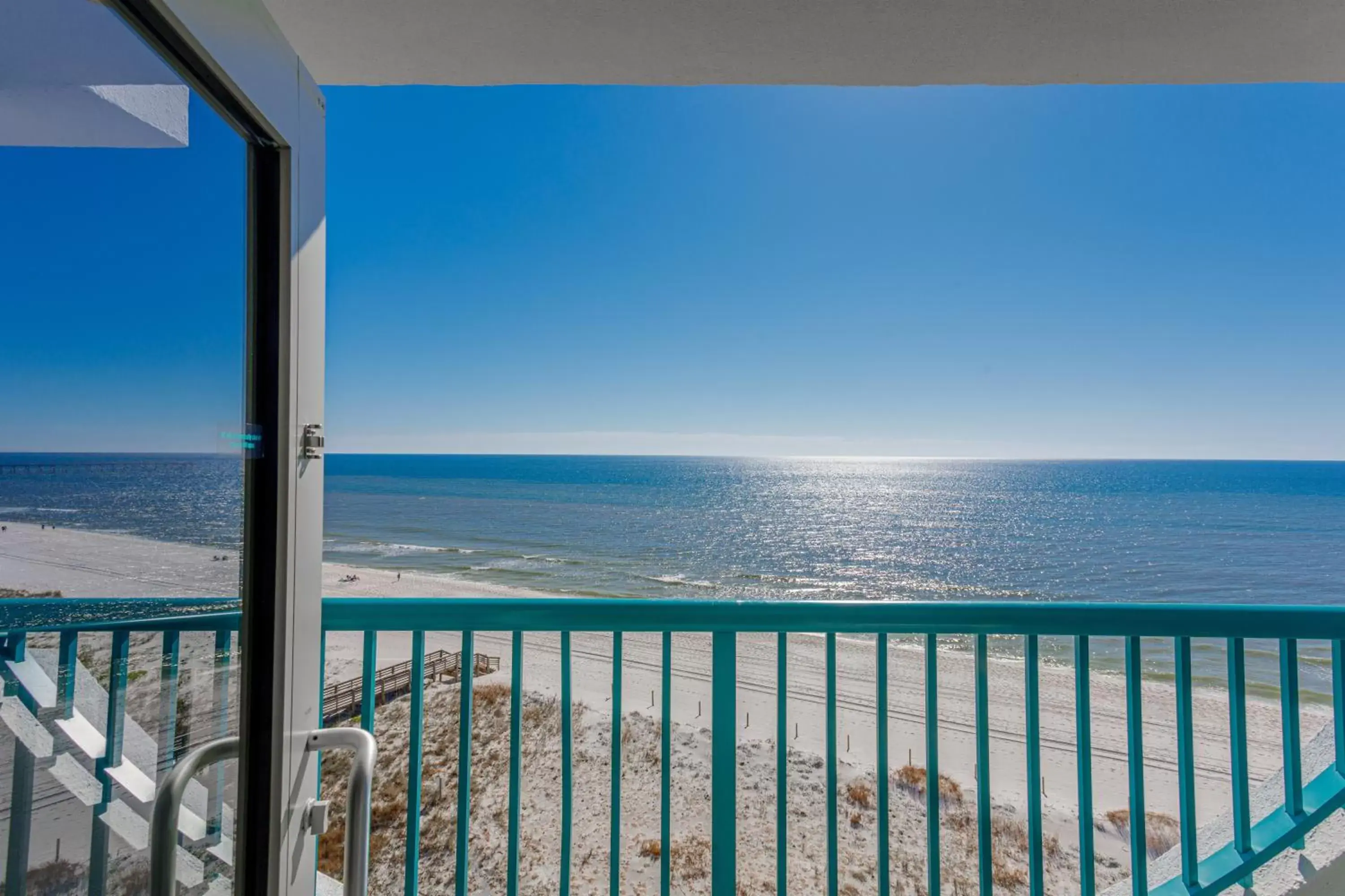 Photo of the whole room, Sea View in Holiday Inn Express Pensacola Beach, an IHG Hotel